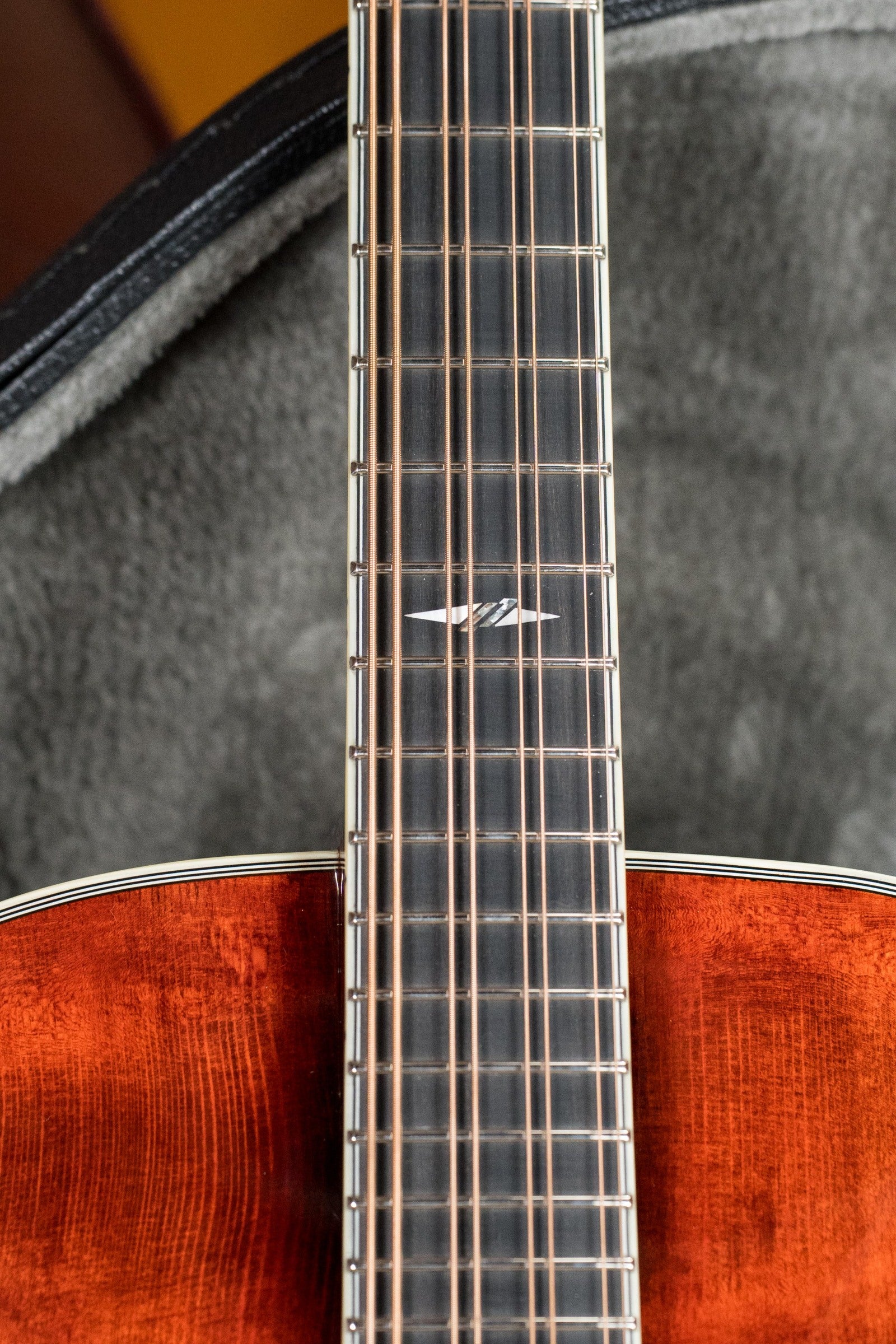 Eastman MDC805 Archtop Mandocello with Classic Finish #1800