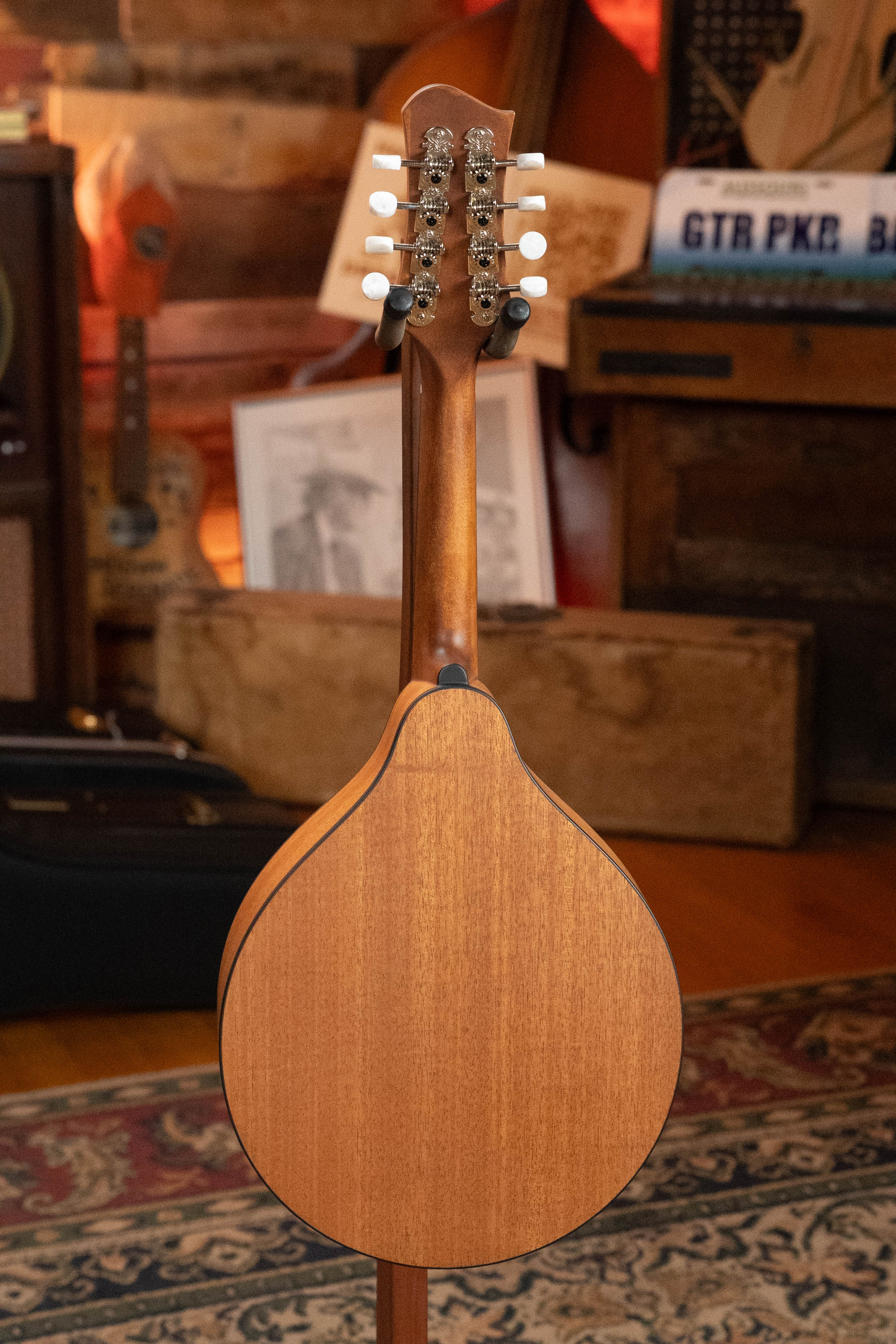 Eastman PCH-M104-GB Solid Spruce/Laminated Mahogany Goldburst Flattop A-Style Mandolin #1875
