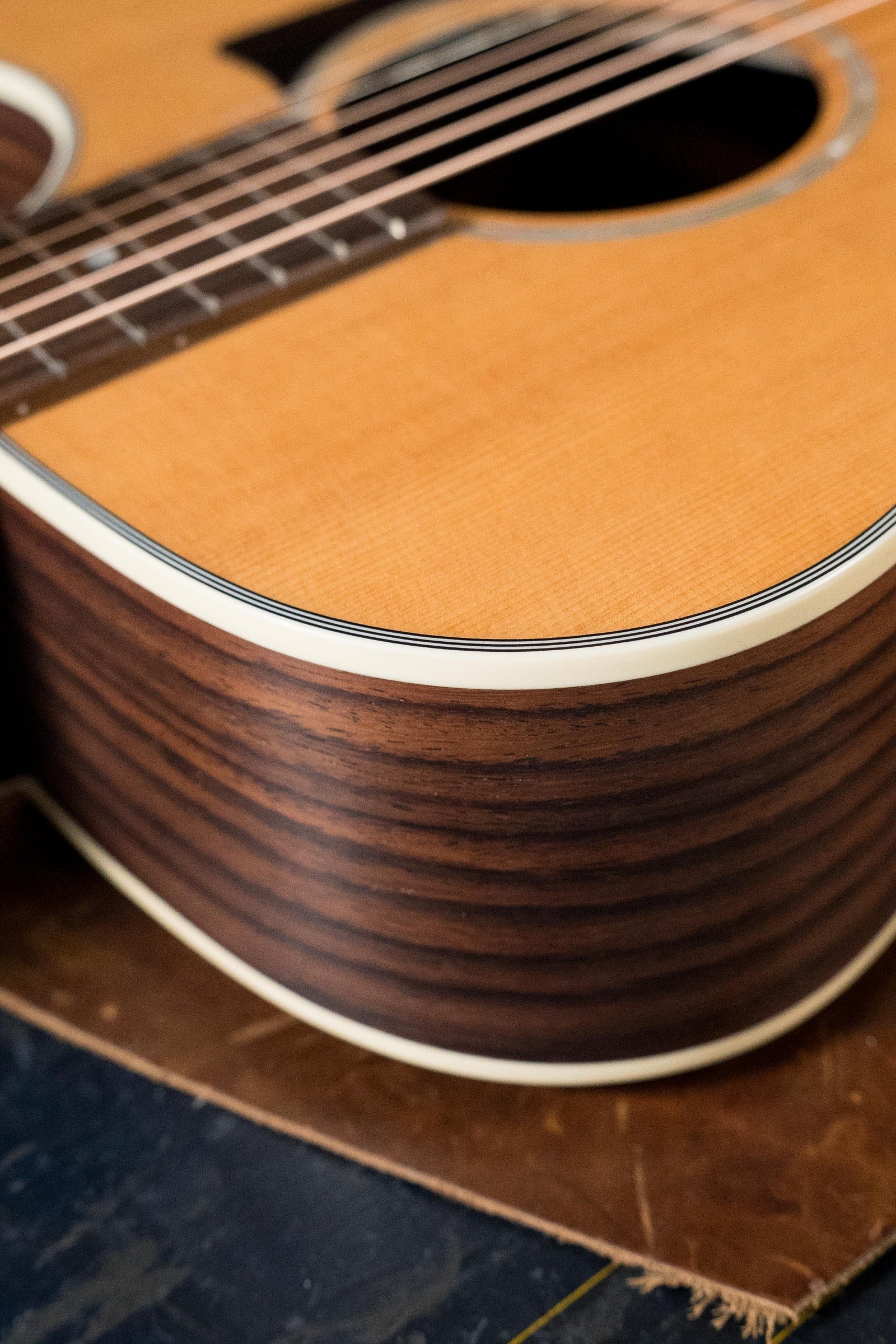 Eastman PCH2-GACE Solid Thermo-Cured Sitka/Laminated Rosewood Grand Auditorium Cutaway Guitar w/Fishman Pickup #1434