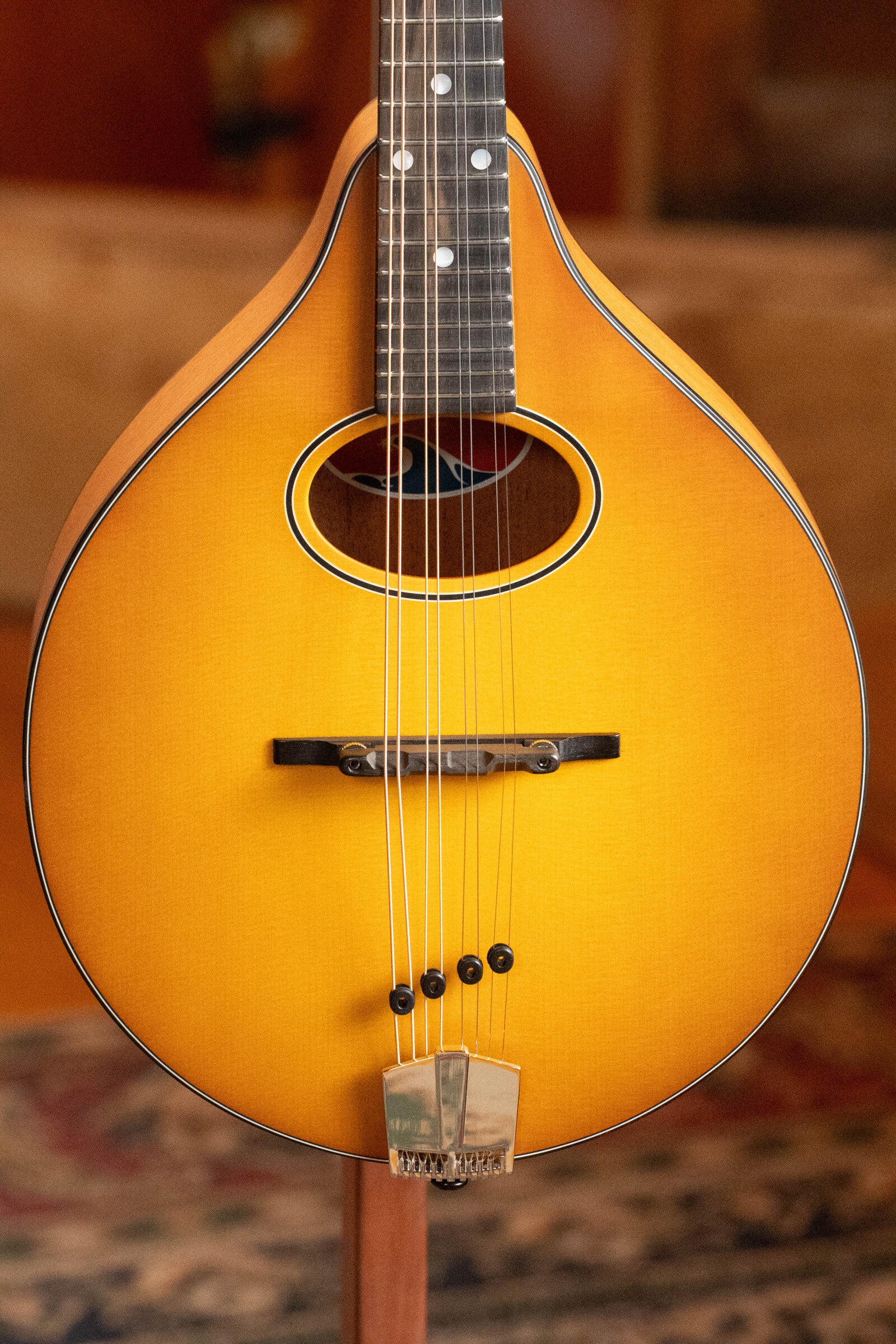 Eastman PCH-M104-GB Solid Spruce/Laminated Mahogany Goldburst Flattop A-Style Mandolin #1401