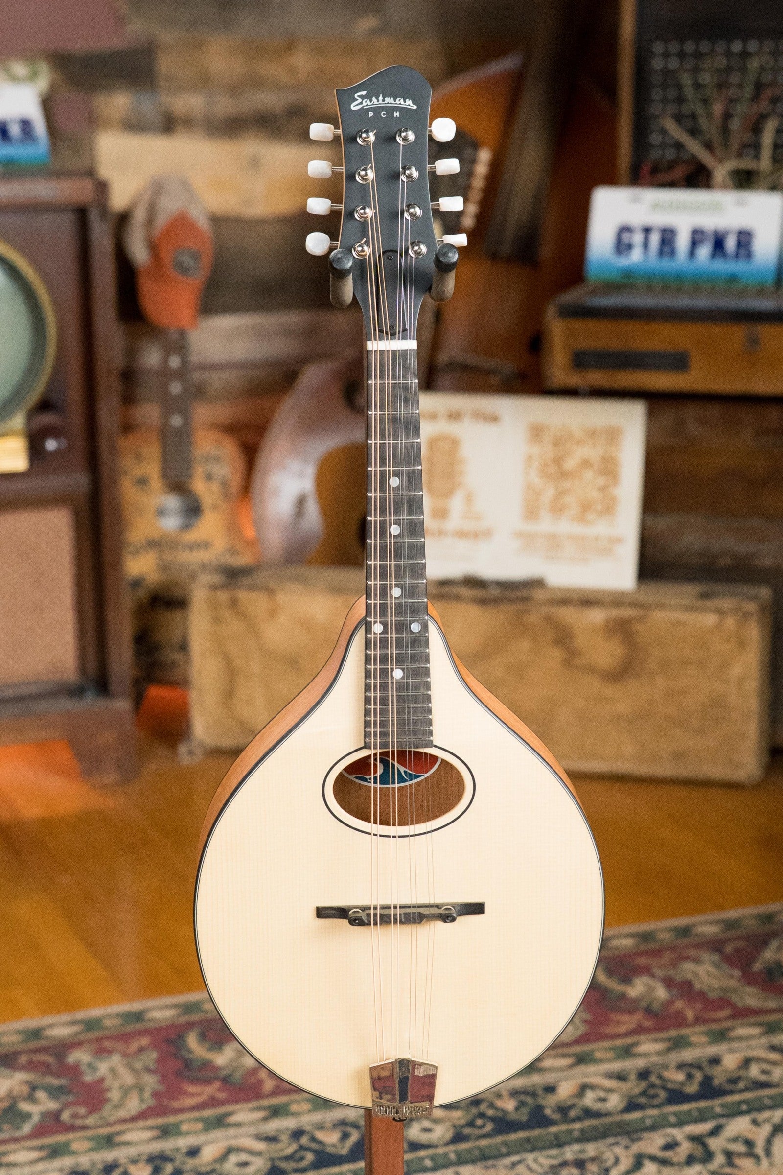Eastman PCH-M104-NAT Spruce/Laminated Mahogany Natural Flattop A-Style Mandolin #1177