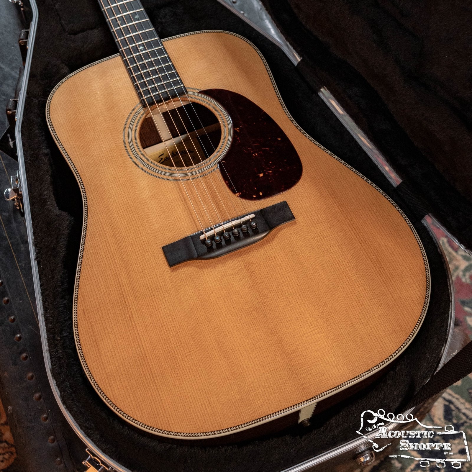 Gator Classic Deluxe Molded Case for Dreadnought Guitars (GC-DREAD)