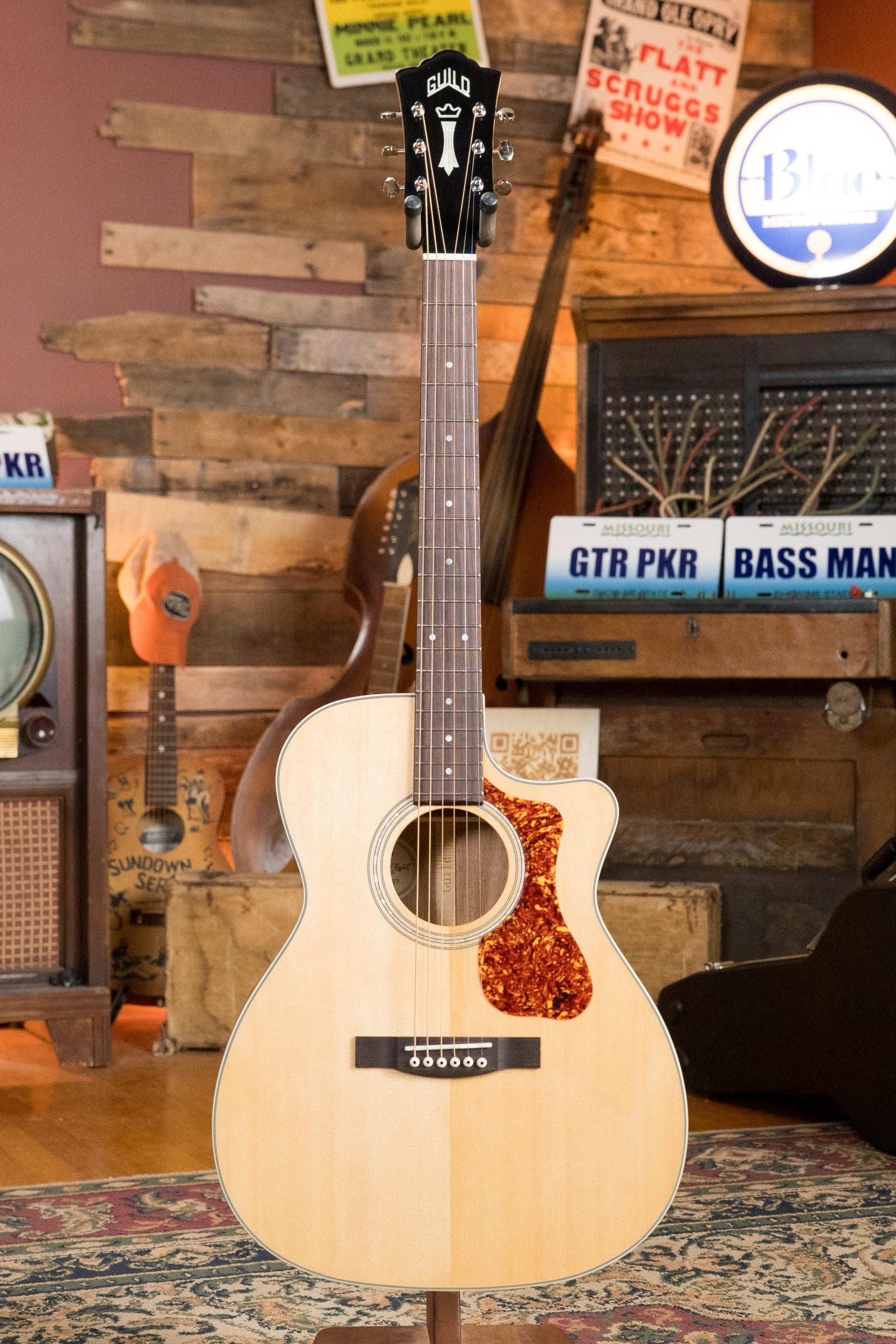 Guild OM-140CE Sitka/African Mahogany Natural OM Cutaway Guitar w/Electronics #4964