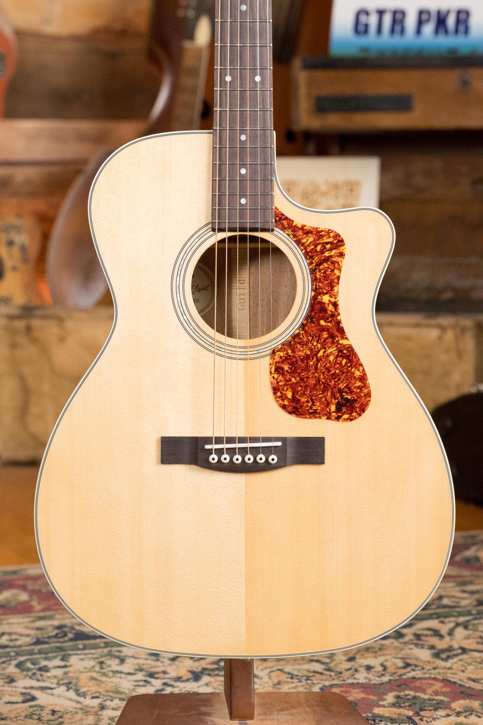 Guild OM-140CE Sitka/African Mahogany Natural OM Cutaway Guitar w/Electronics #4964