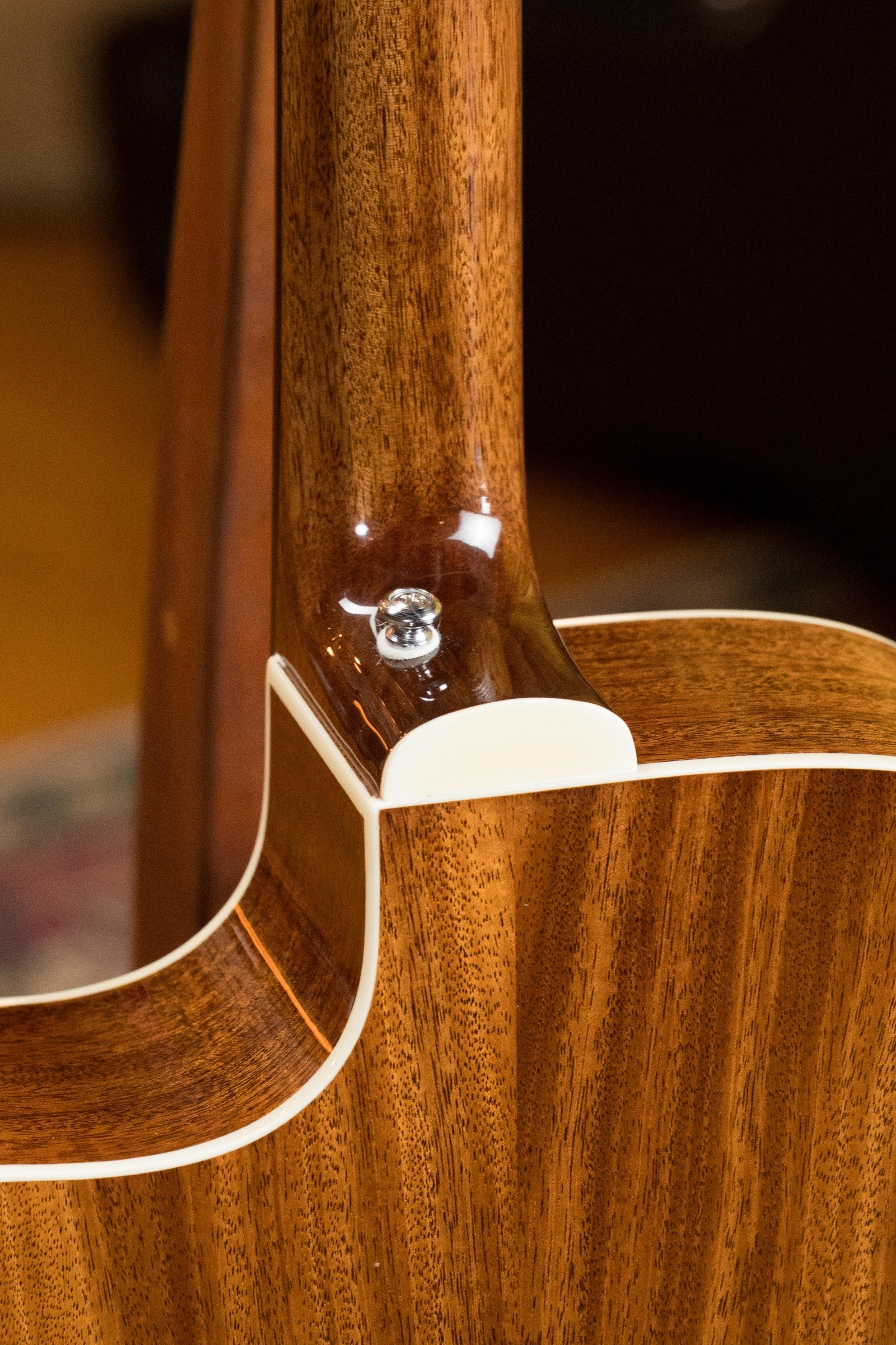 Guild OM-140CE Sitka/African Mahogany Natural OM Cutaway Guitar w/Electronics #4964