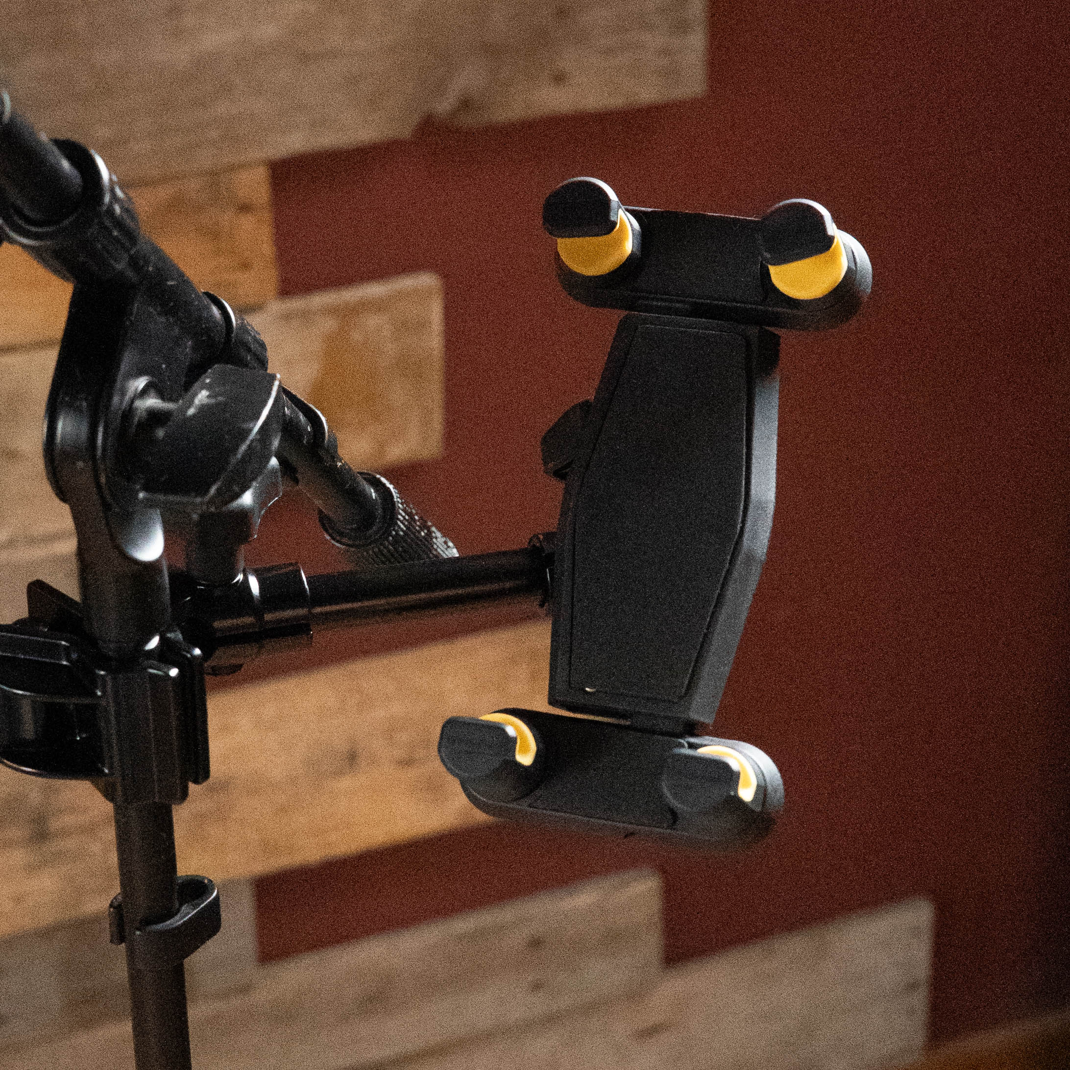 Hercules DG307B Adaptive Series 2 in 1 Smartphone and Tablet Holder