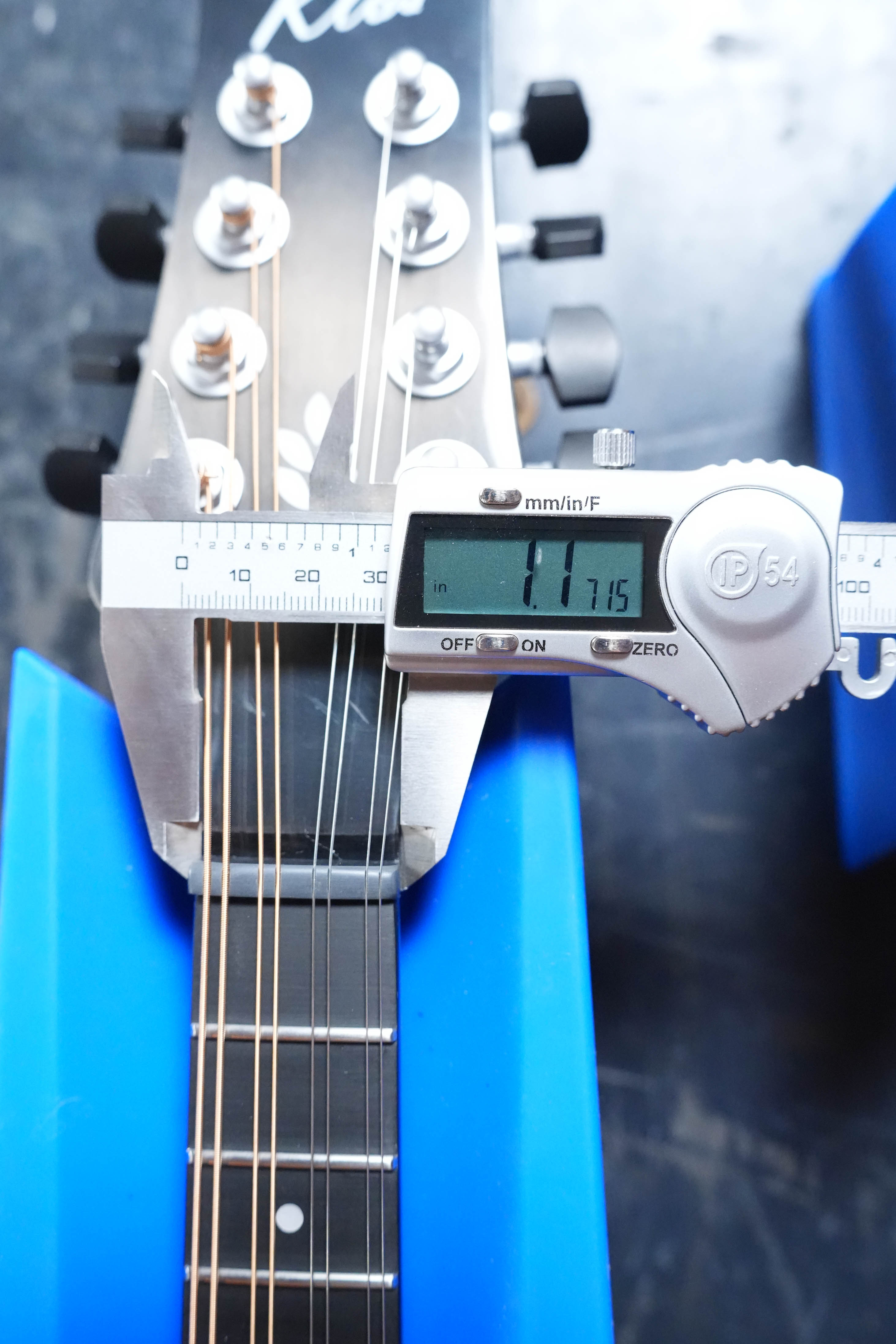 KLOS UNI_MA_DAE_EQ Full Carbon A-Style Mandolin w/KLOS Transducer Pickup #2700