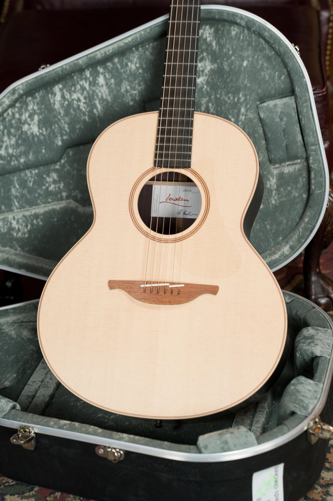 Lowden F-32 Sitka/Rosewood Slope Shoulder Medium Sized Acoustic Guitar #8398