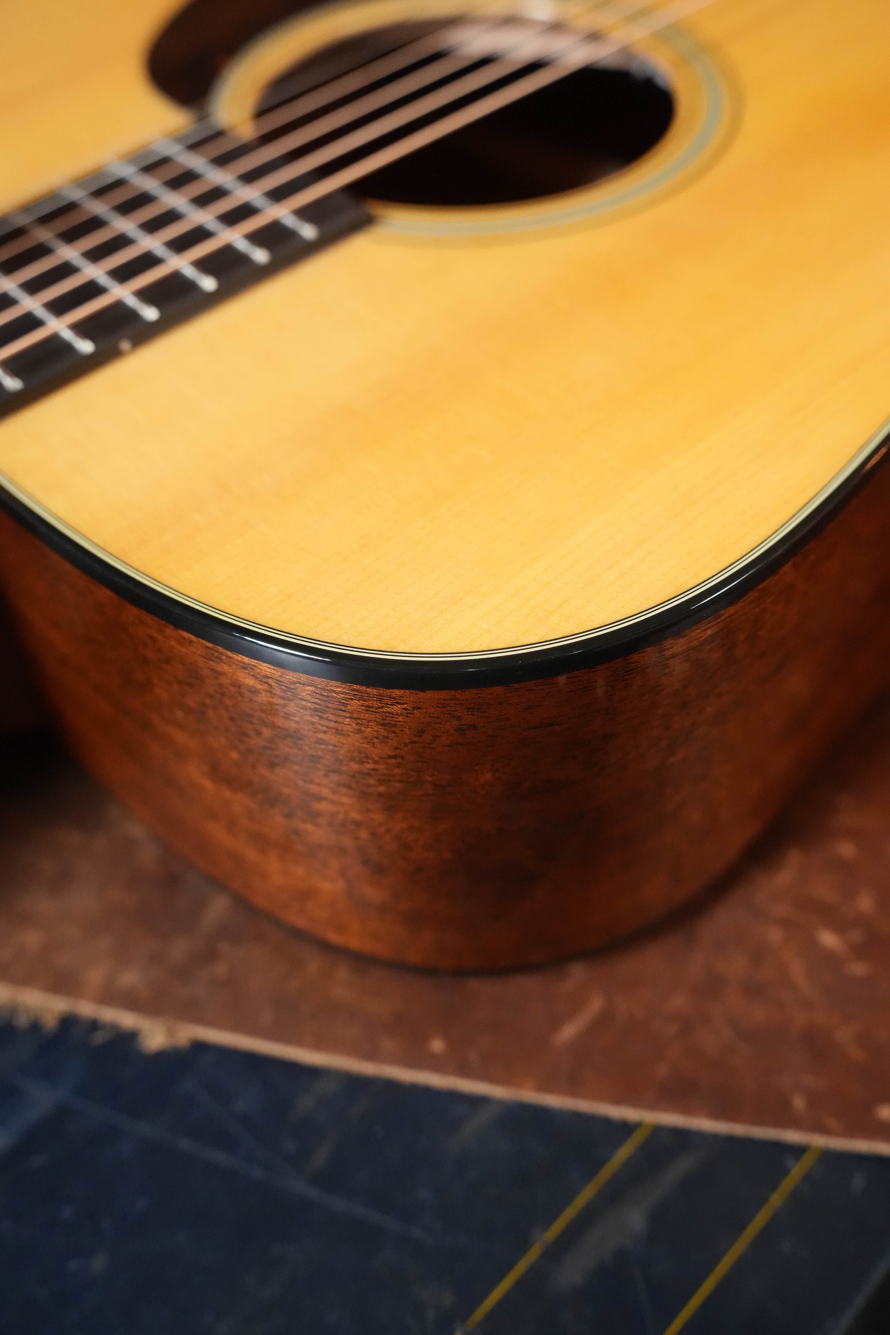 Martin D-18 Spruce/Mahogany Gloss Finish Dreadnought Acoustic Guitar #5602