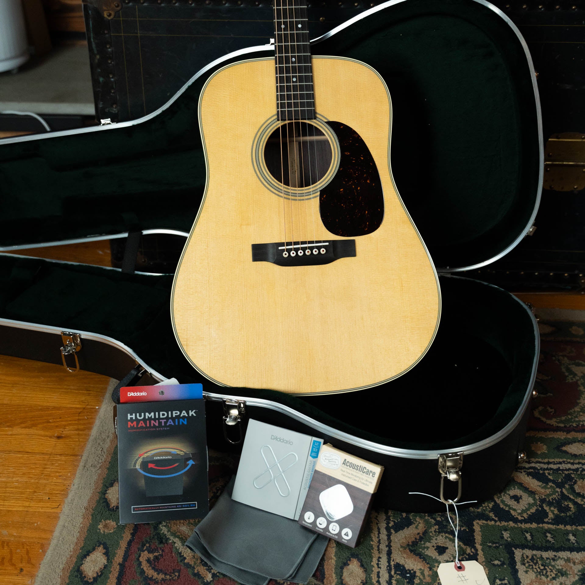 Martin D-28 Gloss Spruce/Rosewood Dreadnought Acoustic Guitar #1577
