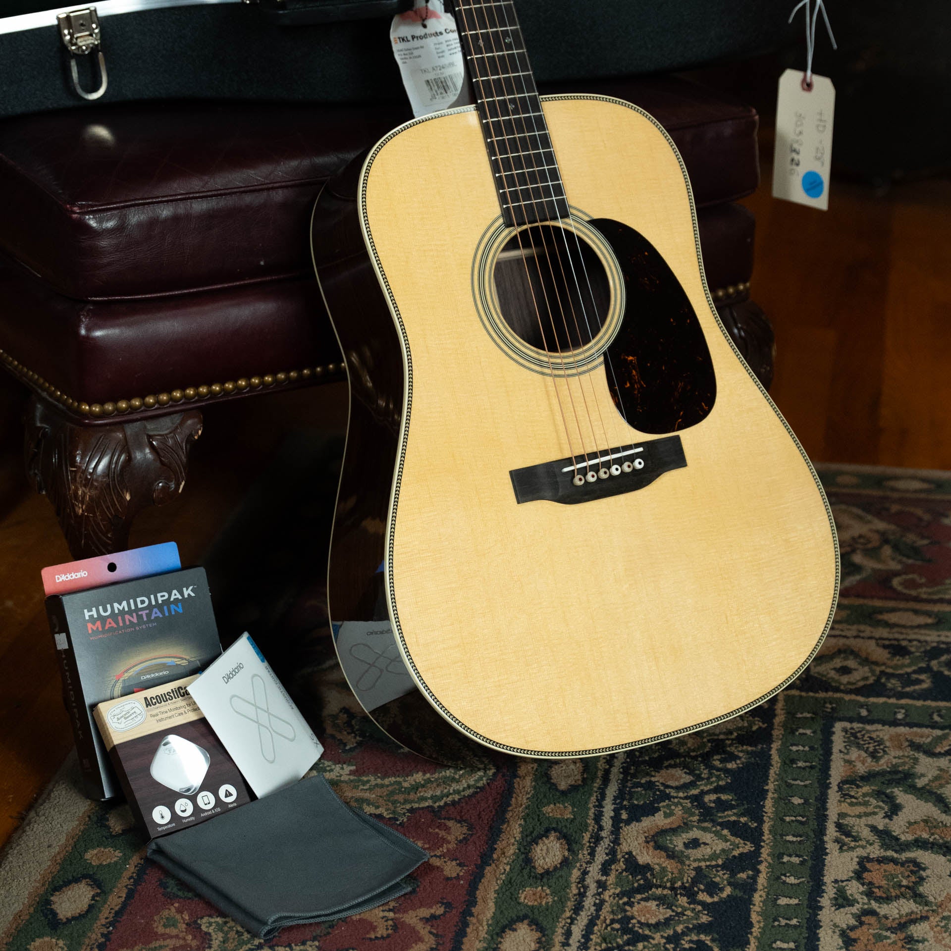 Martin HD-28 Spruce/East Indian Rosewood Dreadnought Acoustic Guitar #8326