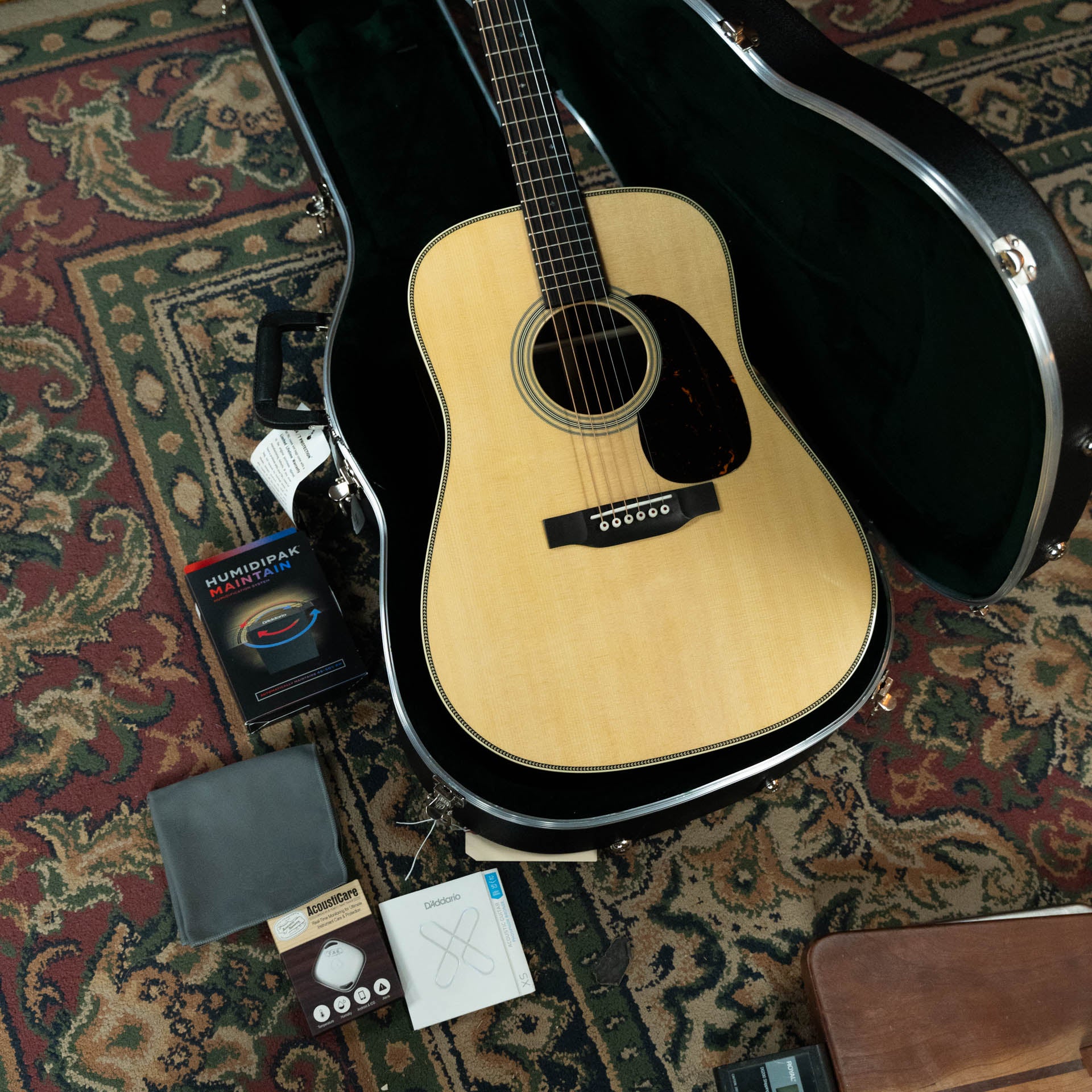 Martin HD-28 Spruce/East Indian Rosewood Dreadnought Acoustic Guitar #8420
