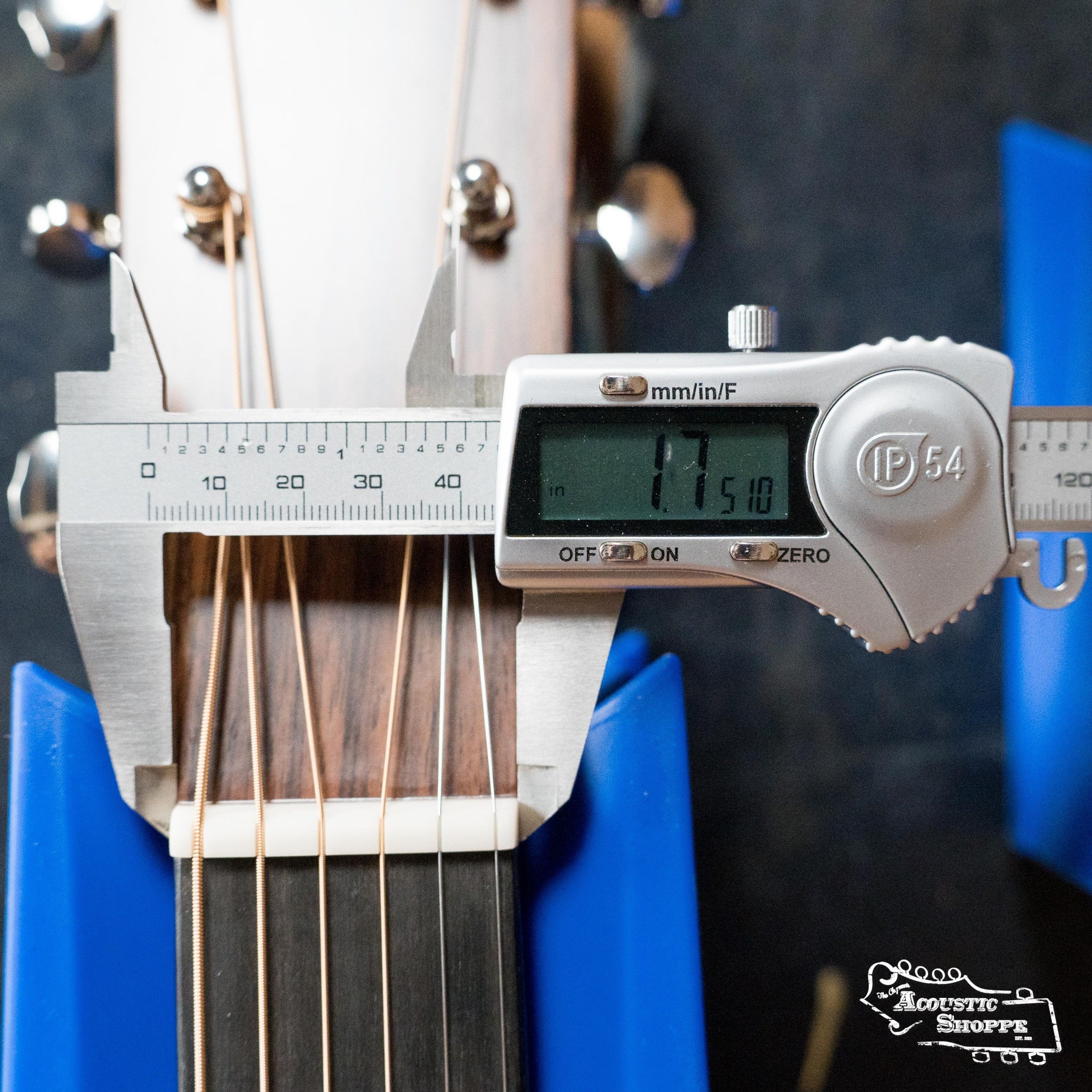 *New 2025 Model* Martin DE Retro Plus Torrefied Spruce/Mahogany Dreadnought Guitar w/Martin Electronics #0809