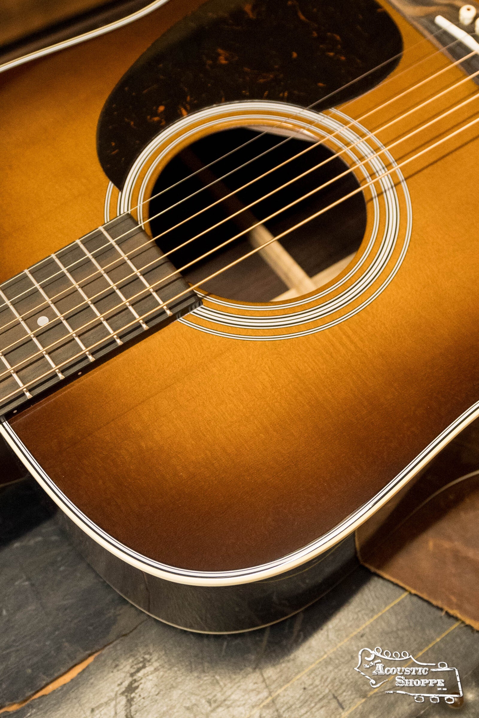 * Dread-Not Certified Floor Model * Martin D-28 Spruce/Indian Rosewood Ambertone Dreadnought Acoustic Guitar #9461