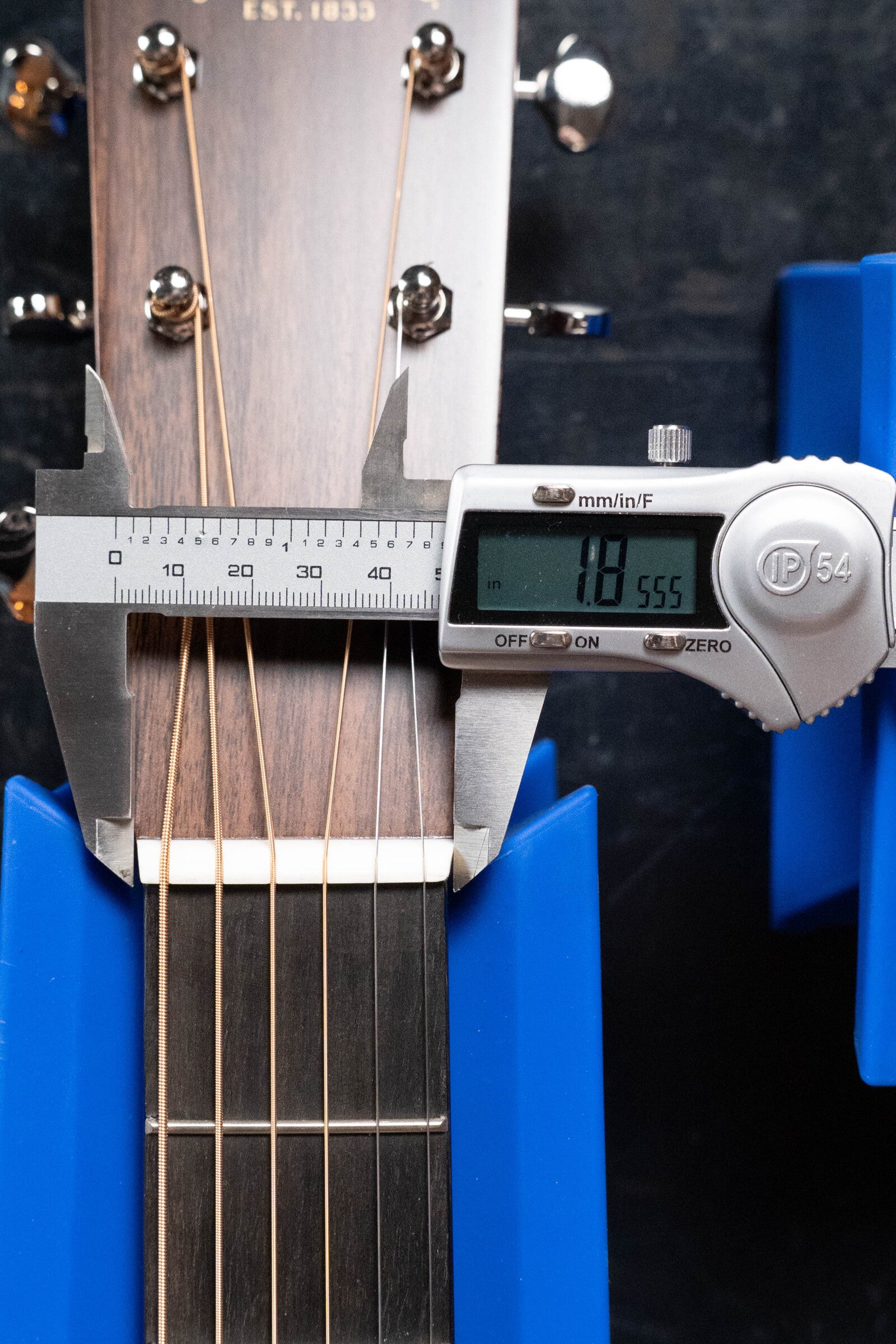 Martin D-28 Spruce/Indian Rosewood Sunburst Dreadnought Acoustic Guitar #0184