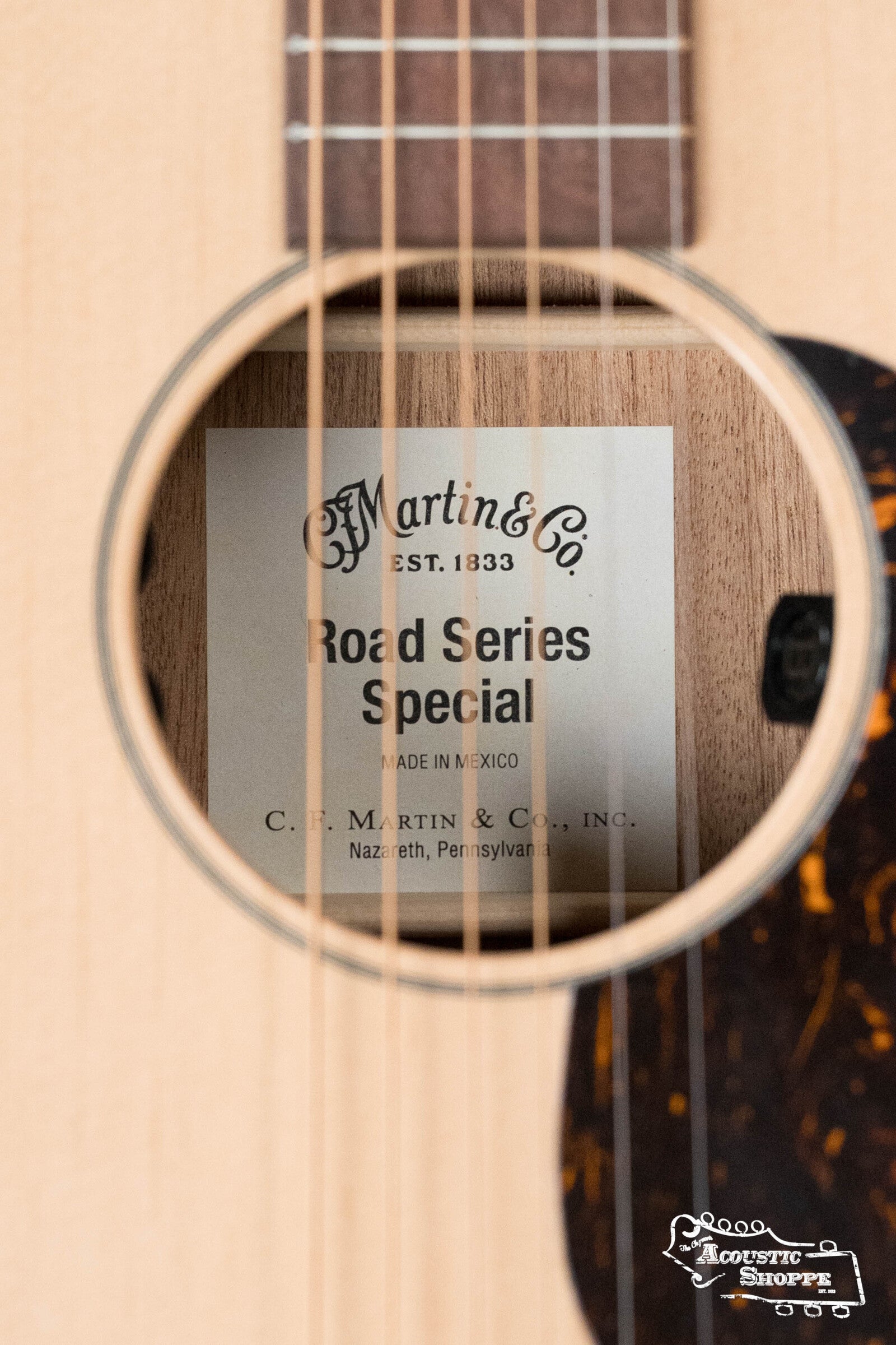 Martin *LIMITED Edition* OMC-10E Special Spruce/Sapele OOO Cutaway Guitar w/Martin E-1 Pickup #0078