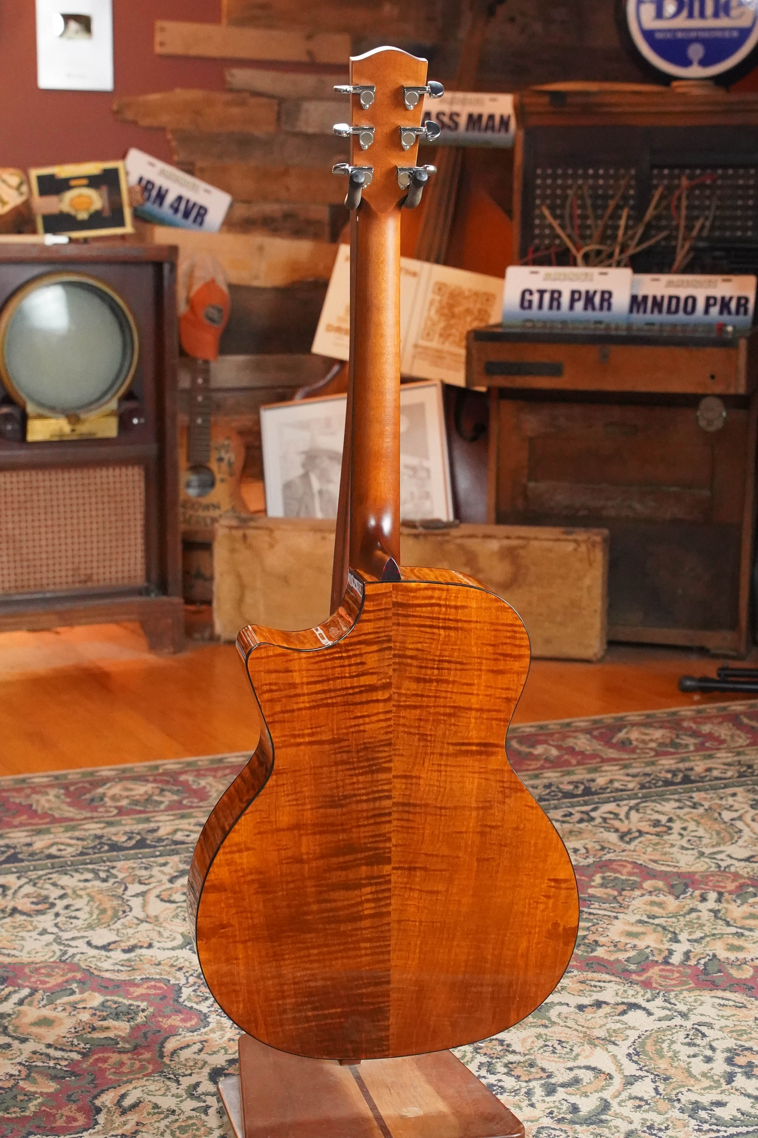 *New 2026 Model* Eastman PCH3-GACE-AB Sitka/Laminated Maple Amberburst Gloss Grand Auditorium Cutaway Guitar w/Electronics #2678