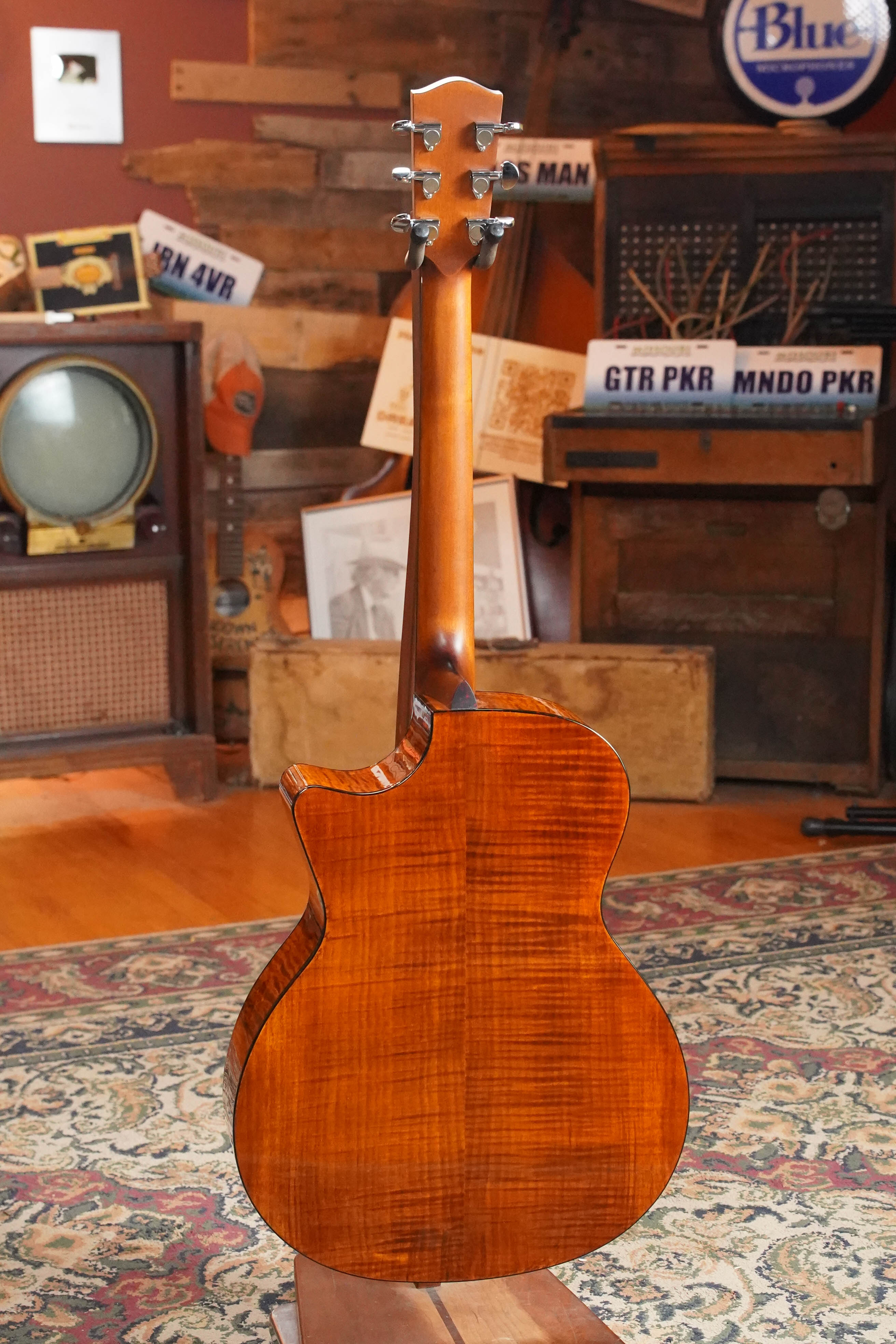 *New 2026 Model* Eastman PCH3-GACE-AB Sitka/Laminated Maple Amberburst Gloss Grand Auditorium Cutaway Guitar w/Electronics #5138