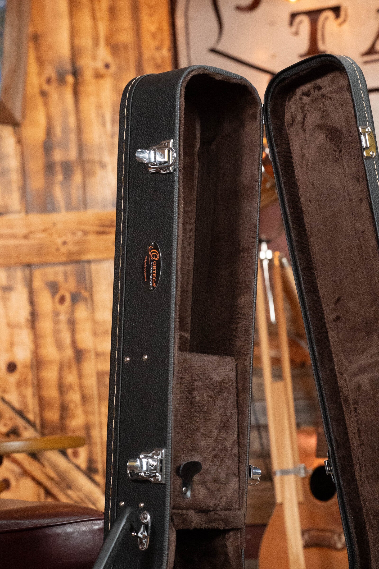 Ortega OBJCSTD Black Flat Top Banjo Hardshell Case