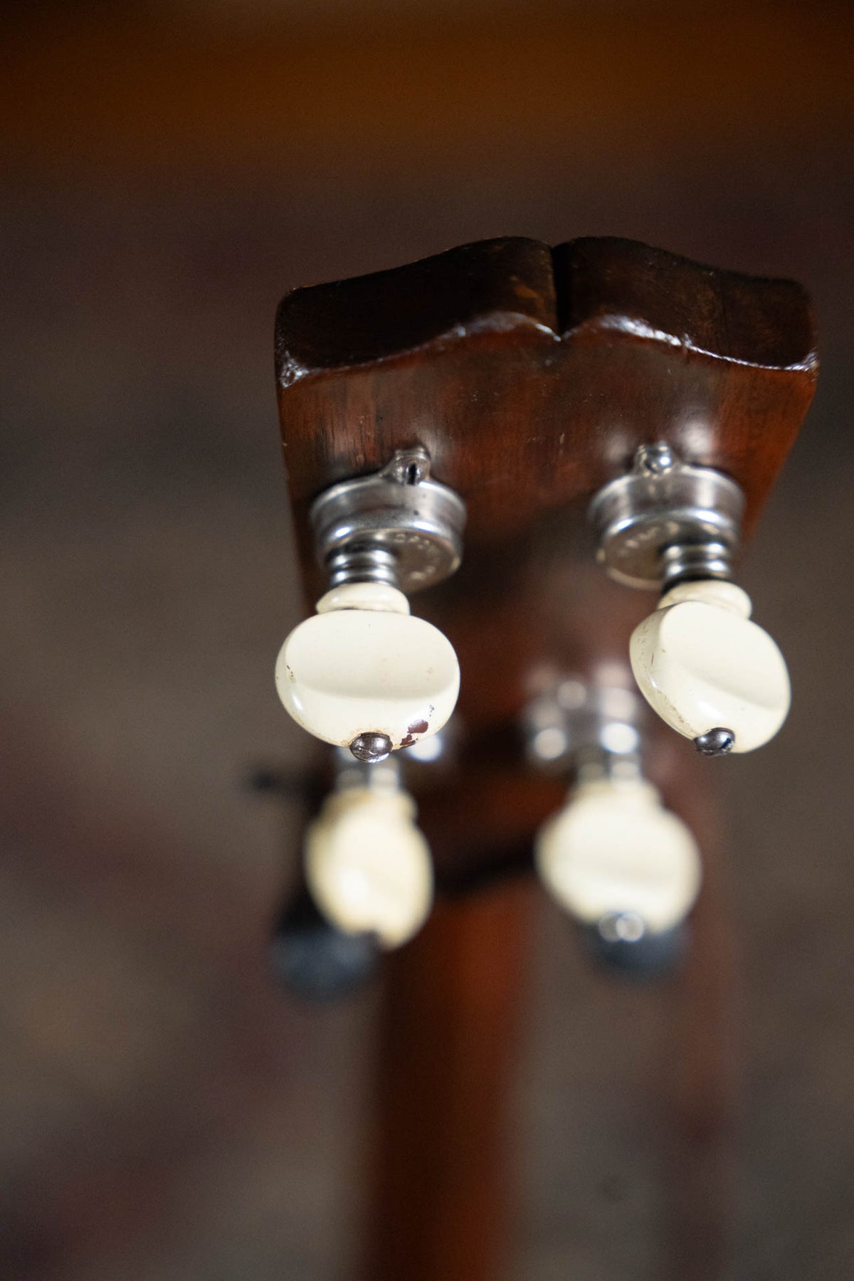 (Pre-Owned) 1930s Gibson Tenor Guitar