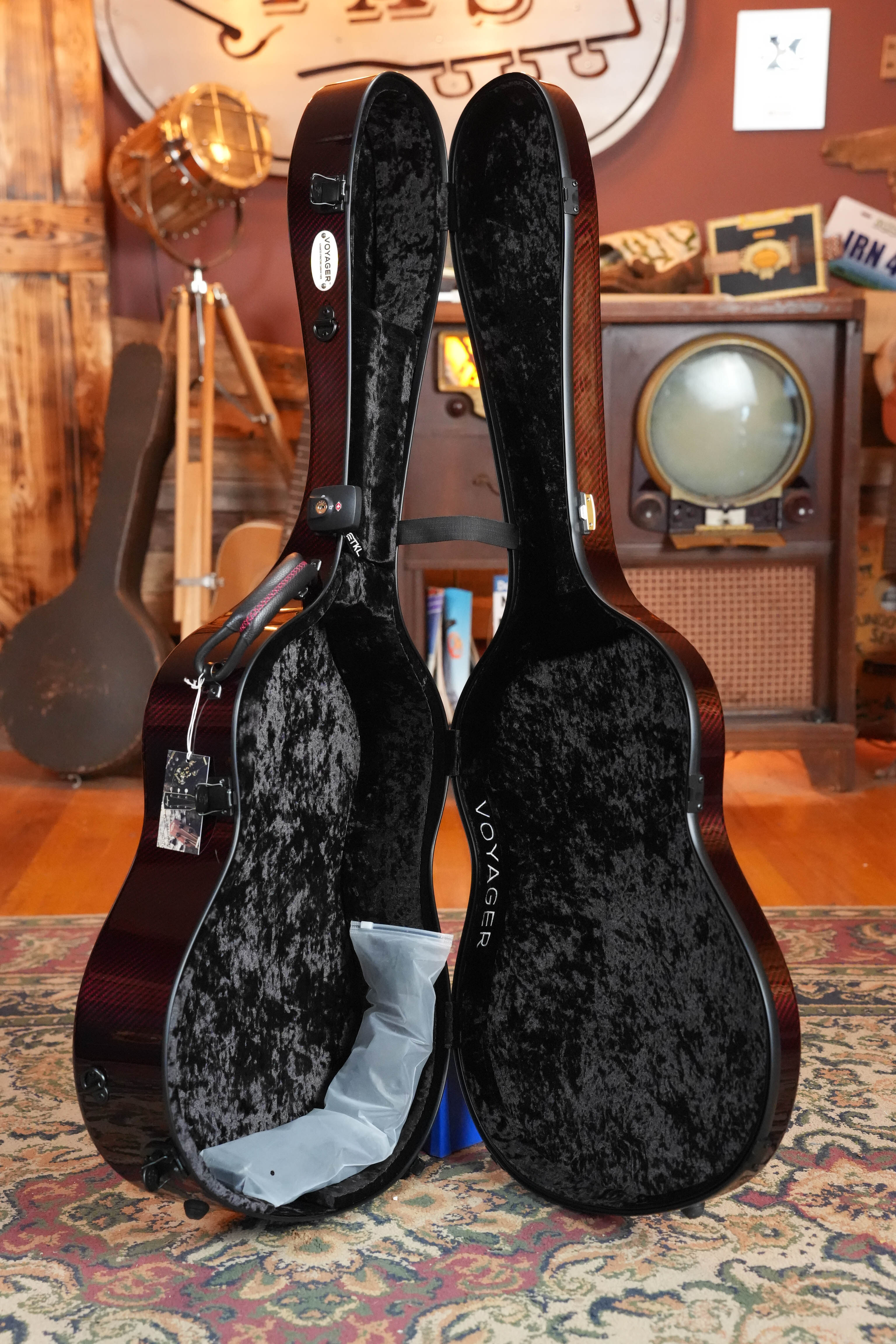 TKL Voyager 14-Fret Traditional OptiX Red/Black Carbon Fiber Dreadnought Case