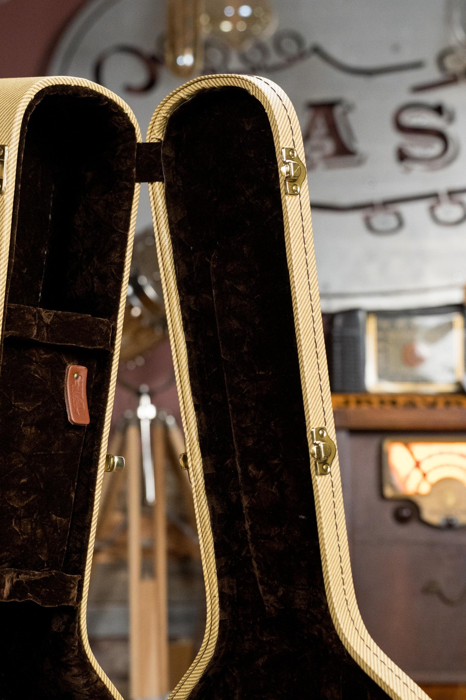 TKL 09105 Elite Archtop OOO/OM Tweed Guitar Case