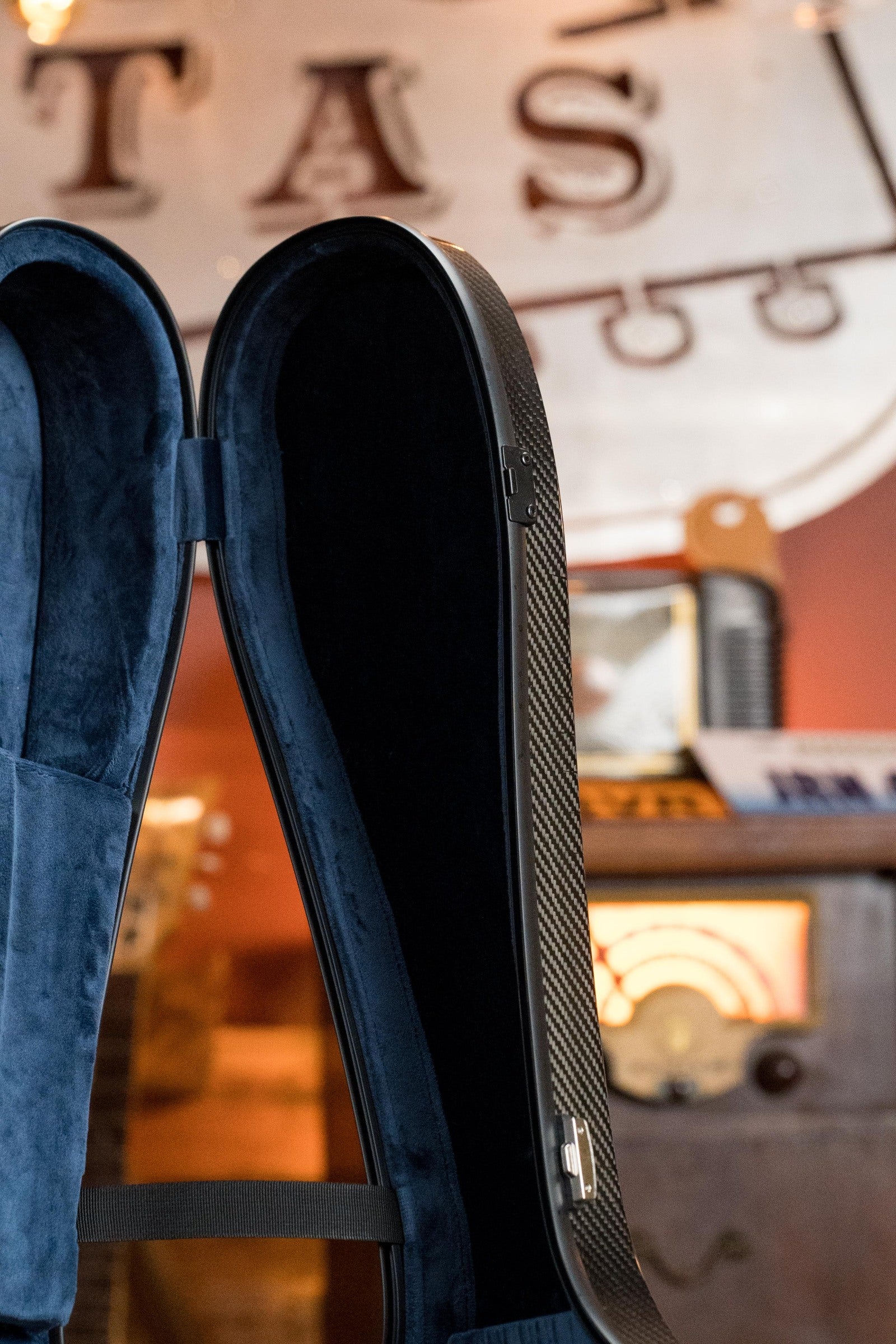 TKL C4002 Voyager Carbon Fiber Classical OOO/OM 14F Case - Black w/Blue Interior