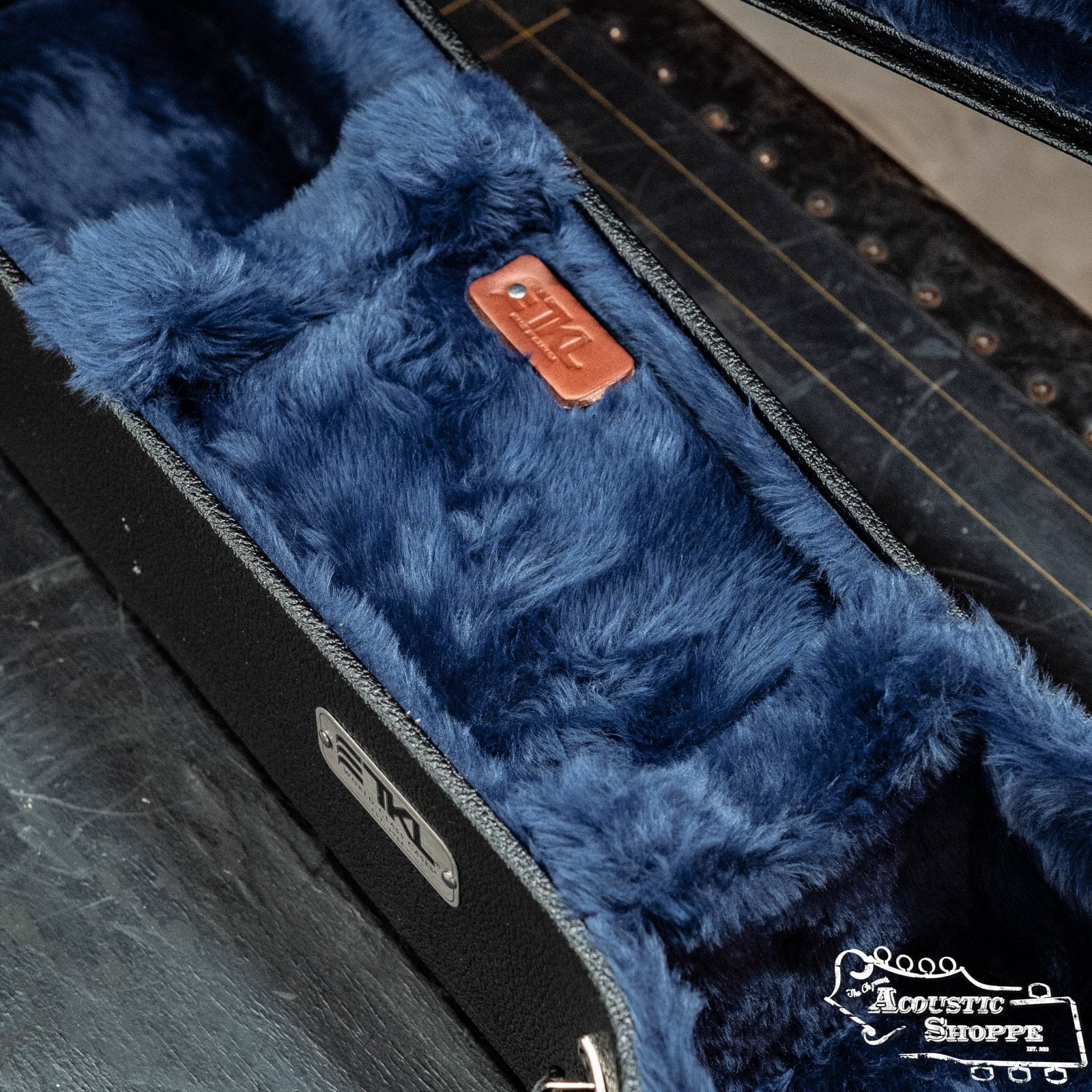 TKL 07905 Premier Deluxe OM / 000 Hardshell Guitar Case