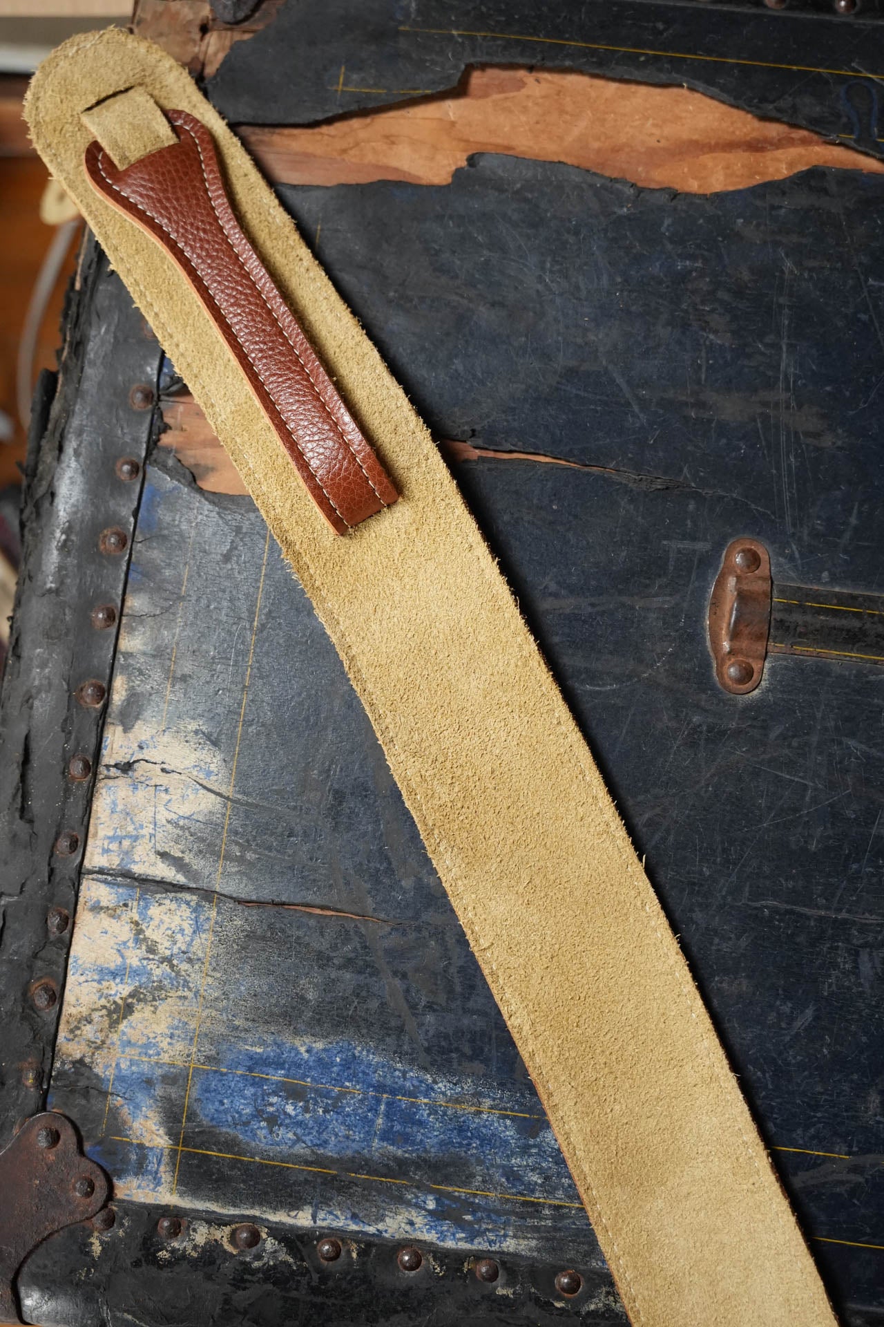 Taylor 2.5" Leather Guitar Strap, Suede Back, Medium Brown