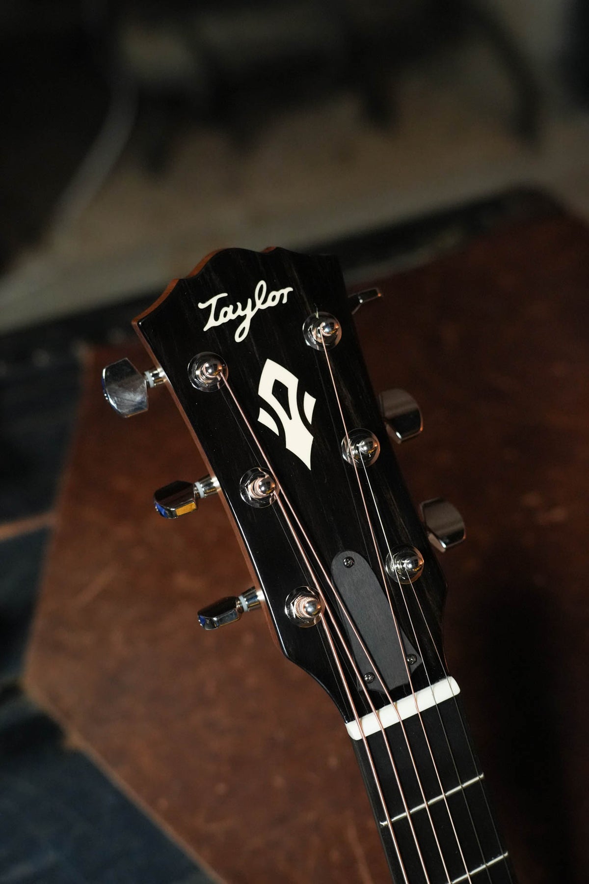 Taylor Gold Label 710e Dreadnought Acoustic-Electric Natural #6024