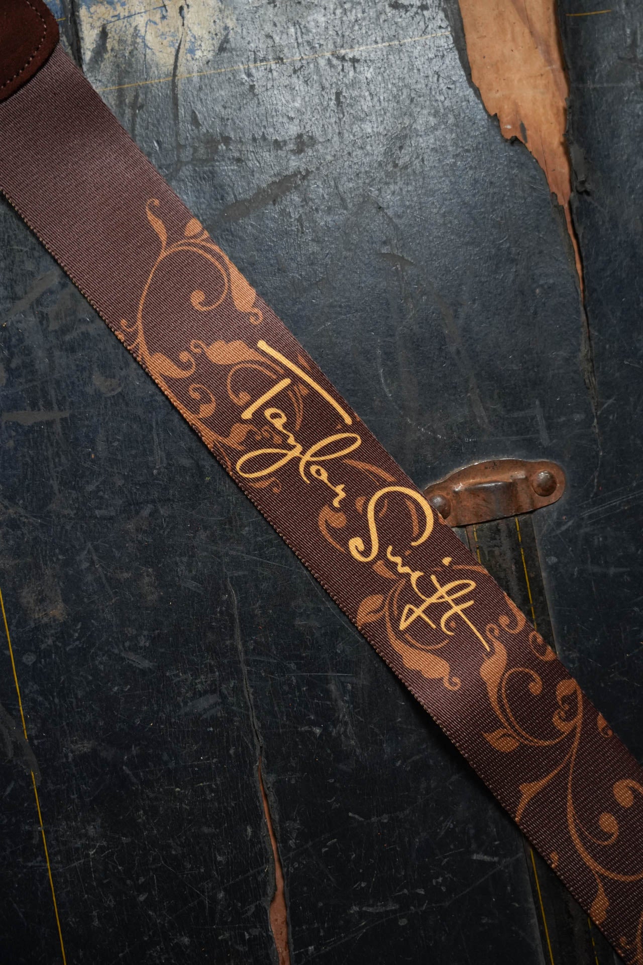 Taylor Swift Guitar Strap Signature, Brown