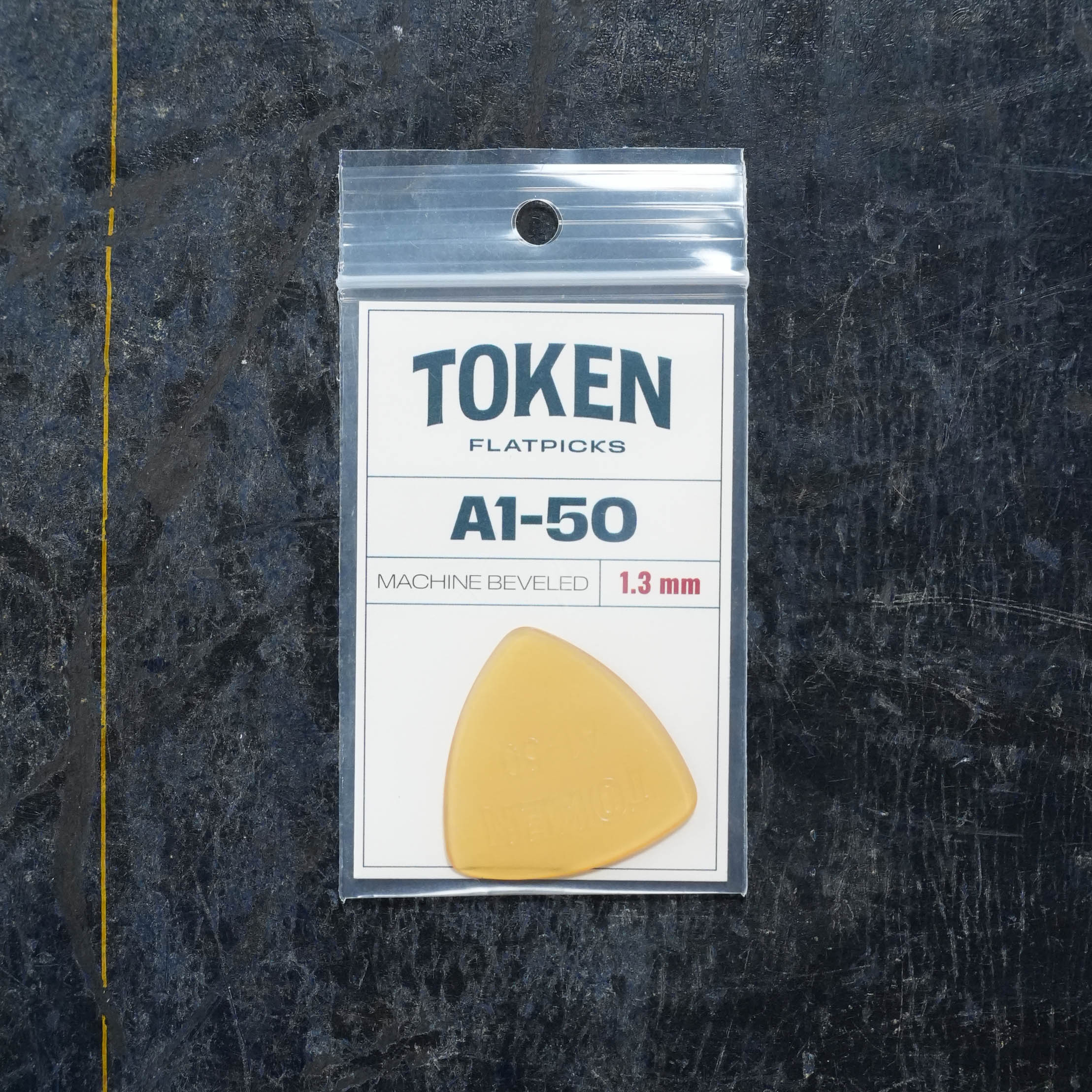 Token A1-50 AMBER Flatpick - Large Triangle 1.27mm