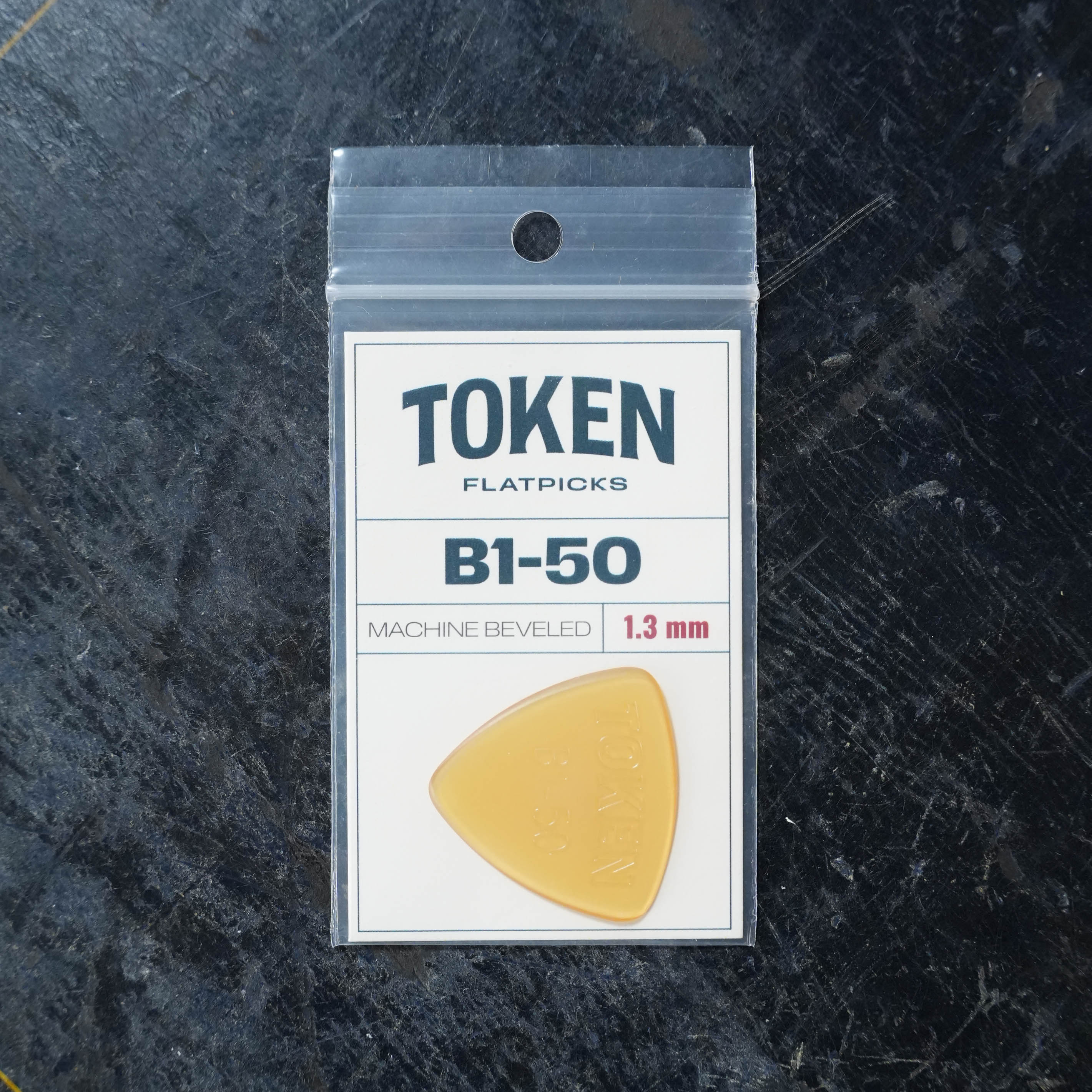 Token B1-50 AMBER Flatpick - Small Triangle 1.27mm