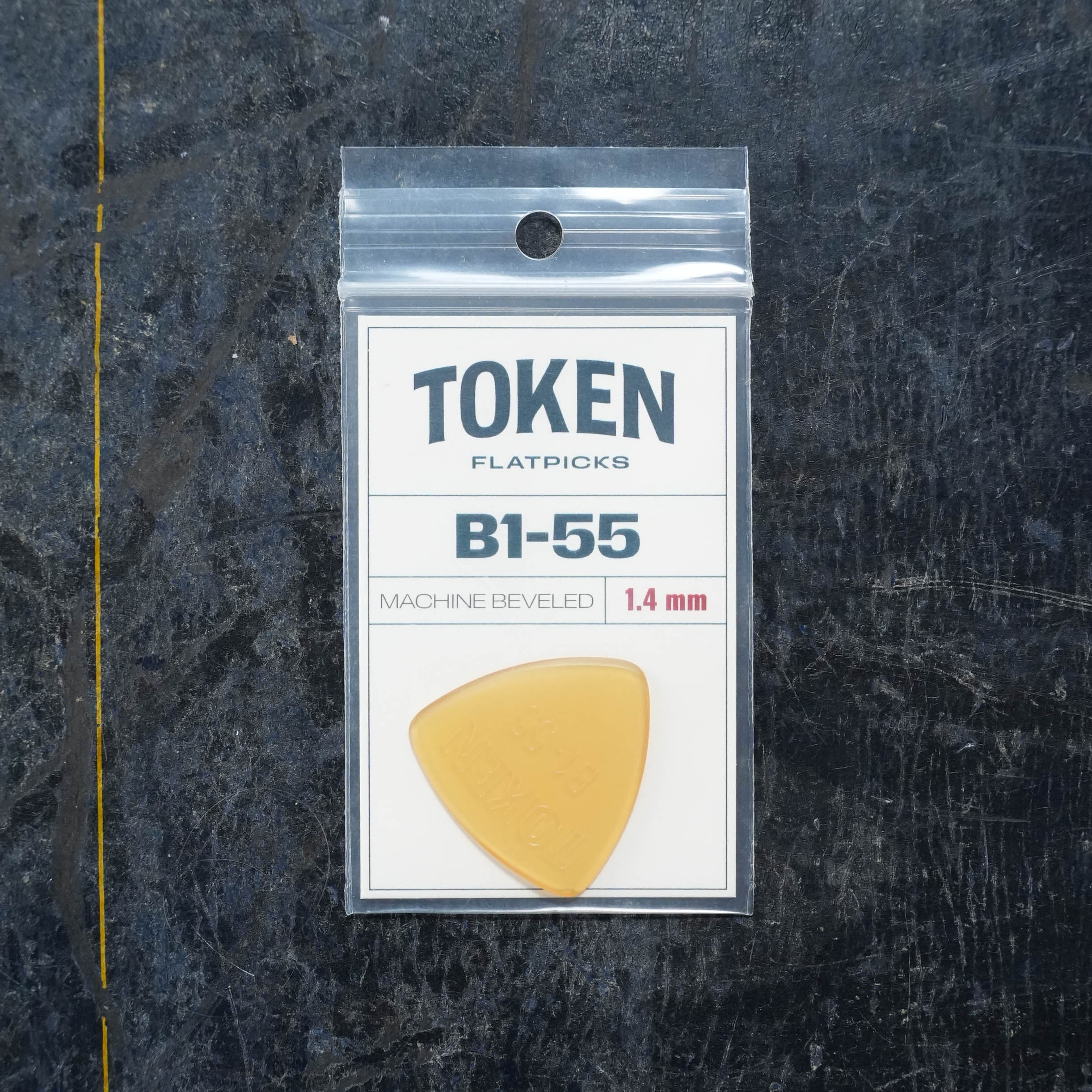 Token B1-55 AMBER Flatpick - Small Triangle 1.40mm