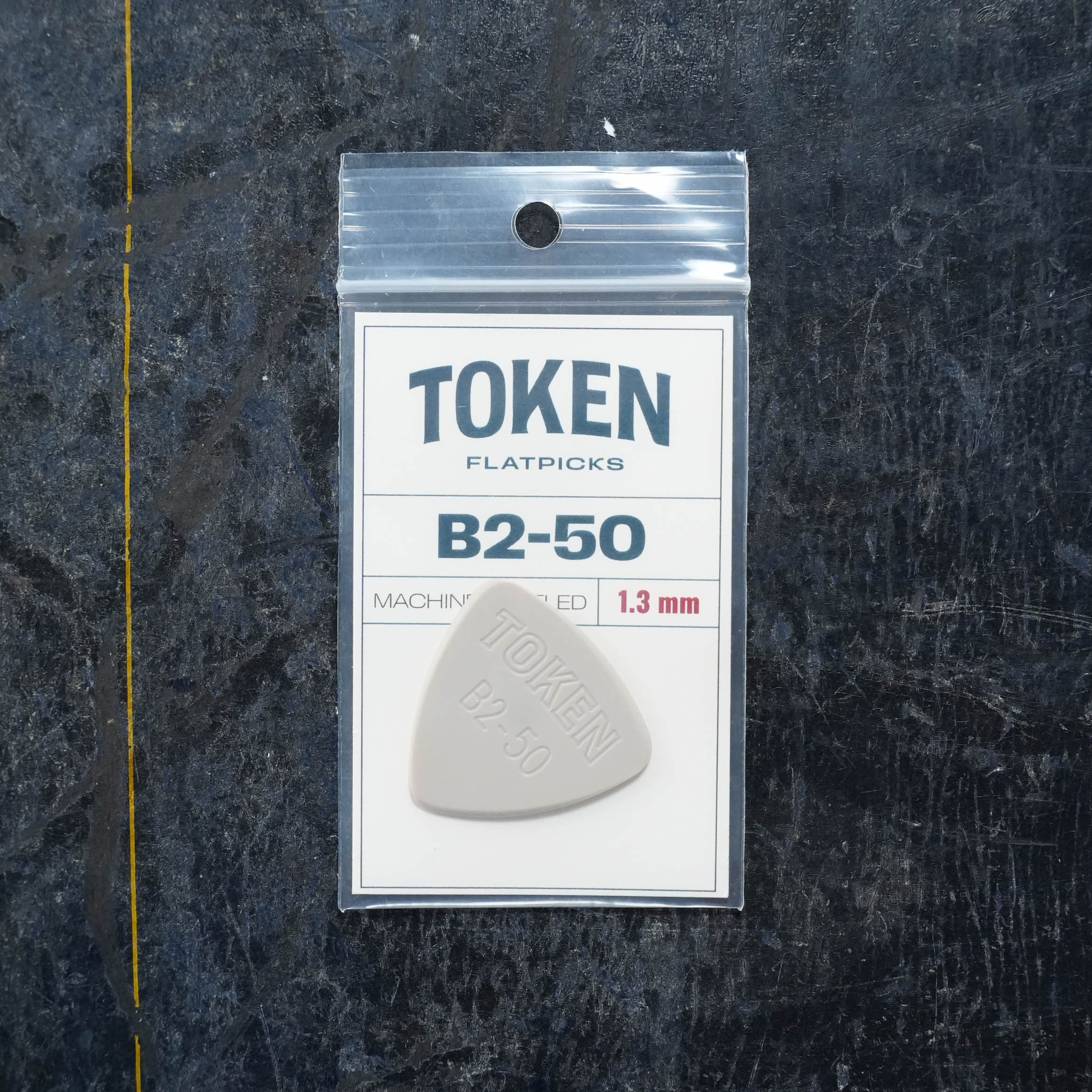 Token B2-50 TAN Flatpick - Small Triangle 1.27mm