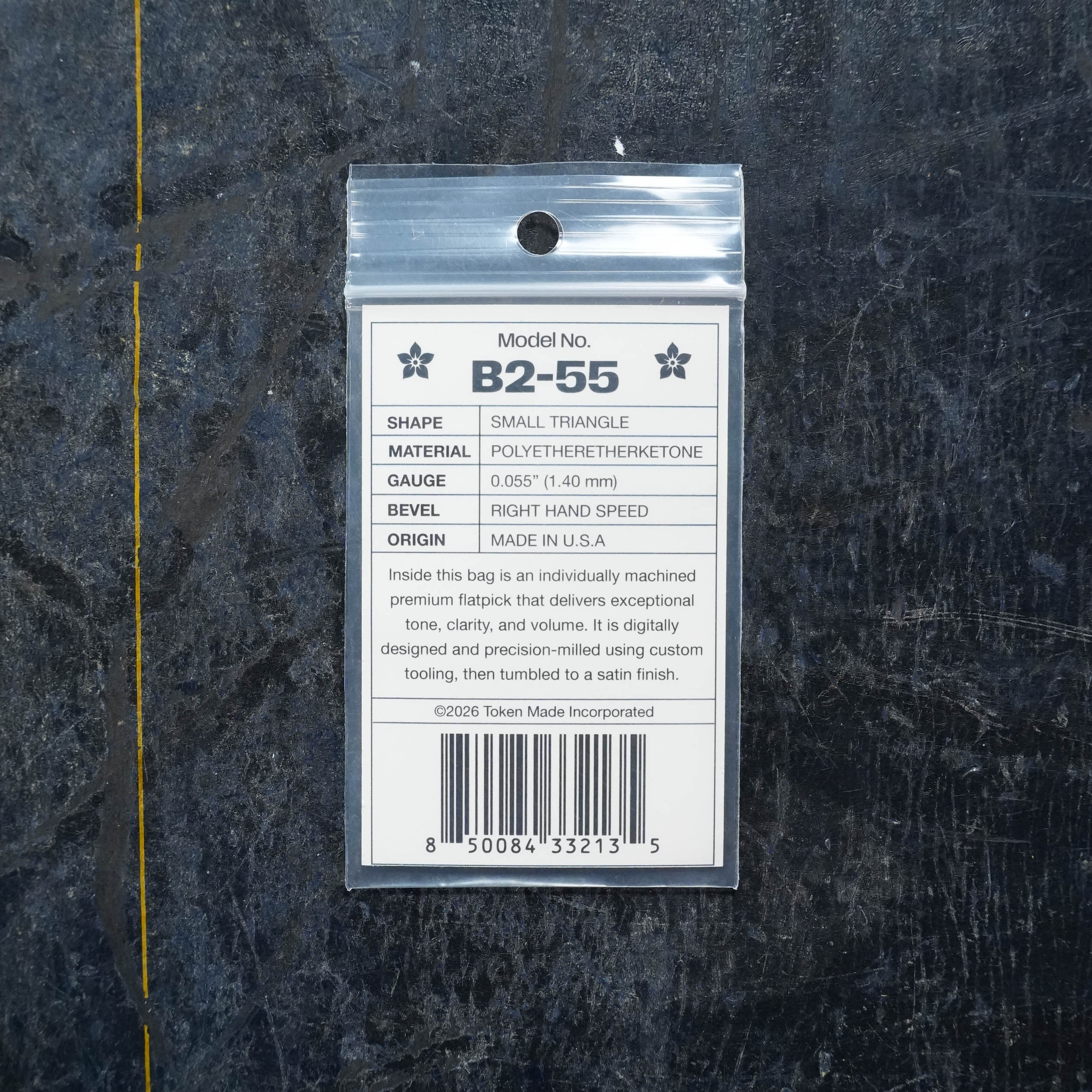 Token B2-55 TAN Flatpick - Small Triangle 1.40mm