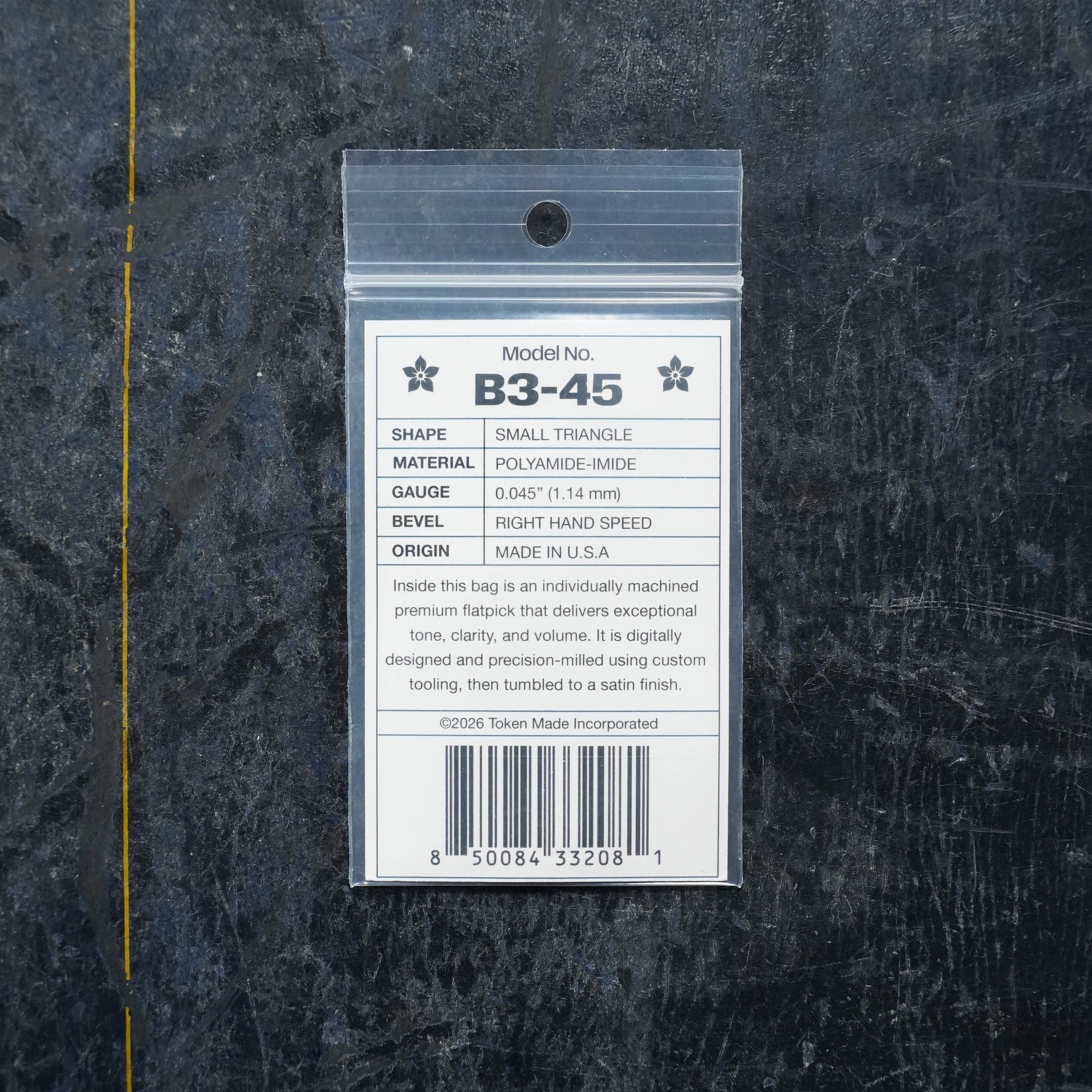 Token B3-45 GREEN Flatpick - Small Triangle 1.14mm