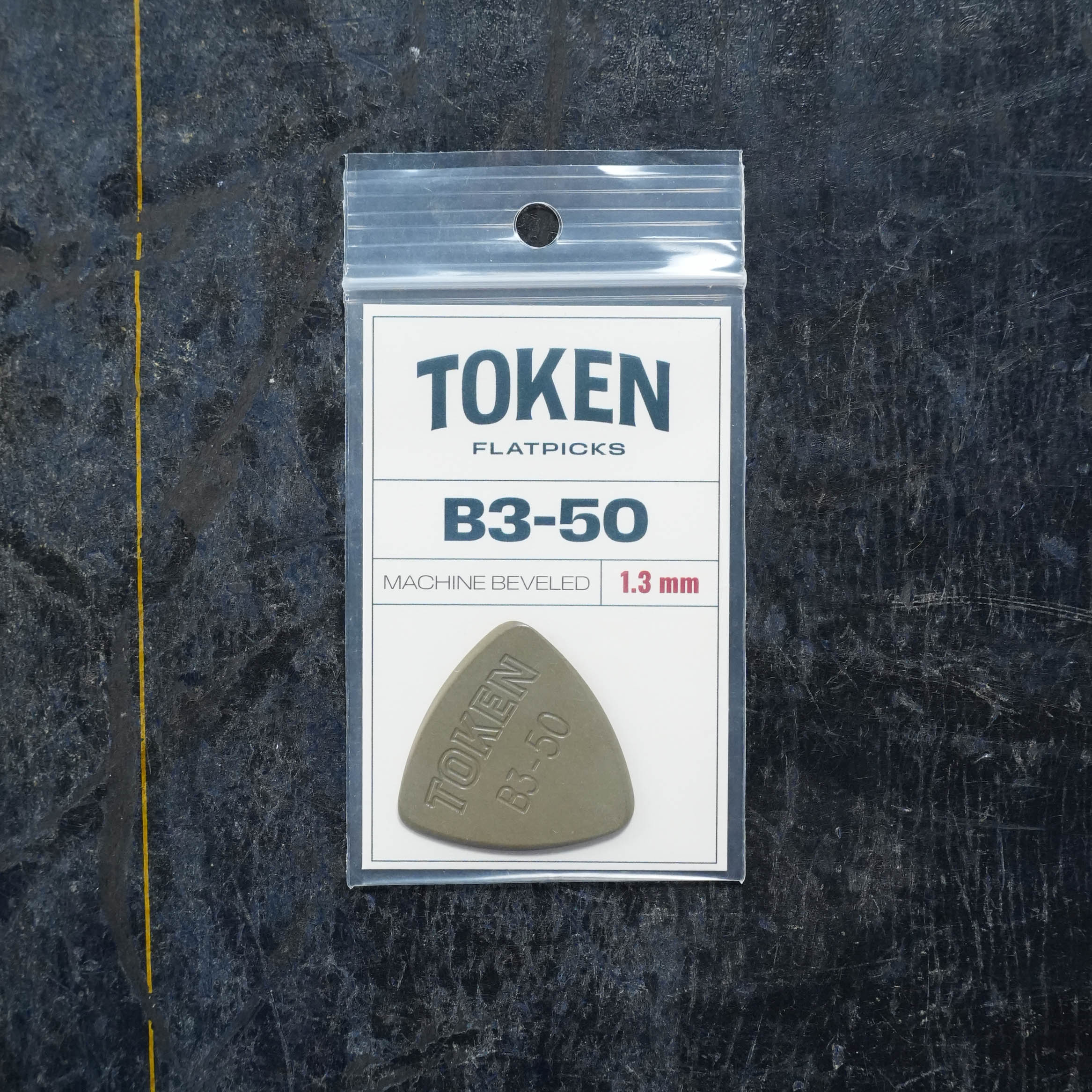 Token B3-50 GREEN Flatpick - Small Triangle 1.27mm