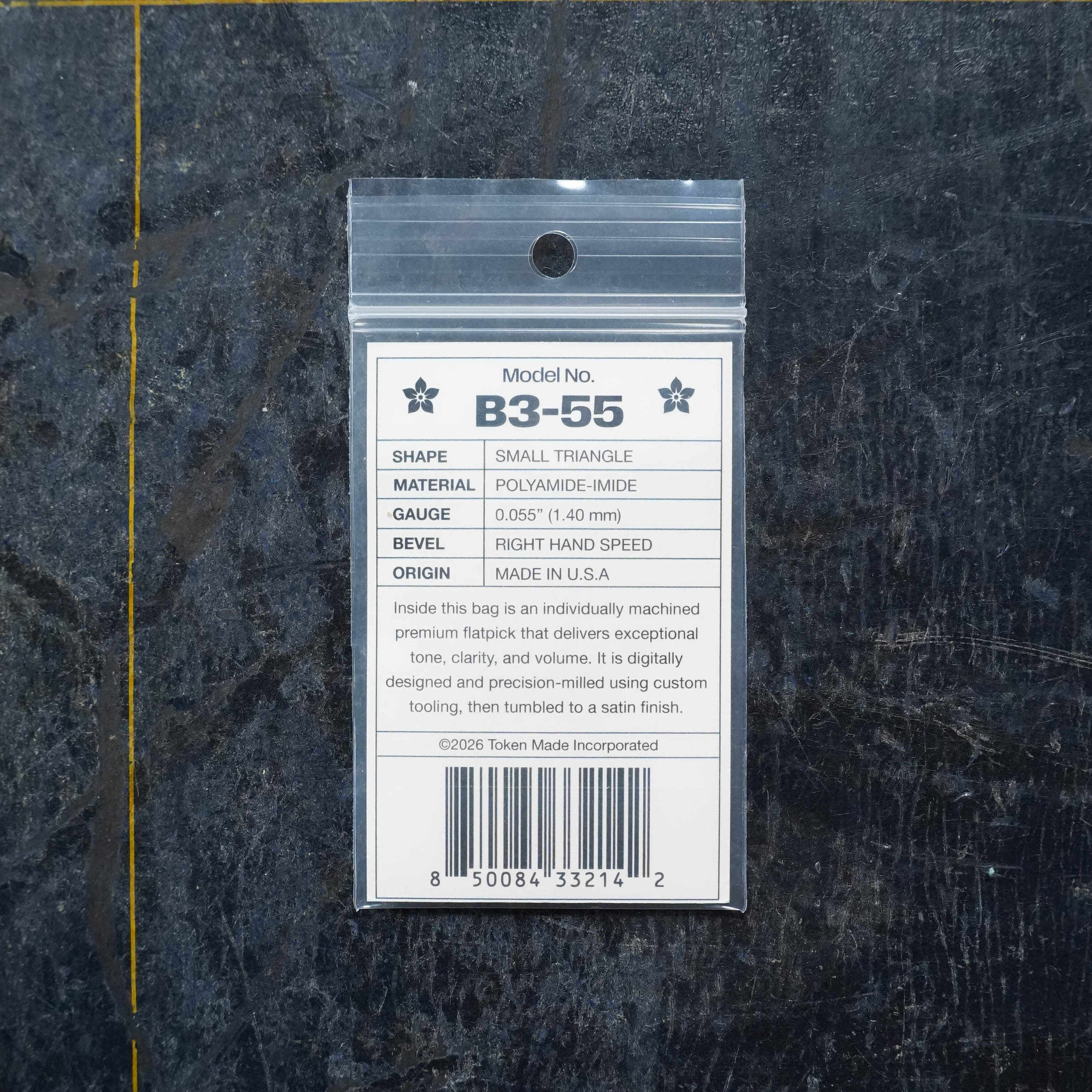 Token B3-55 GREEN Flatpick - Small Triangle 1.40mm