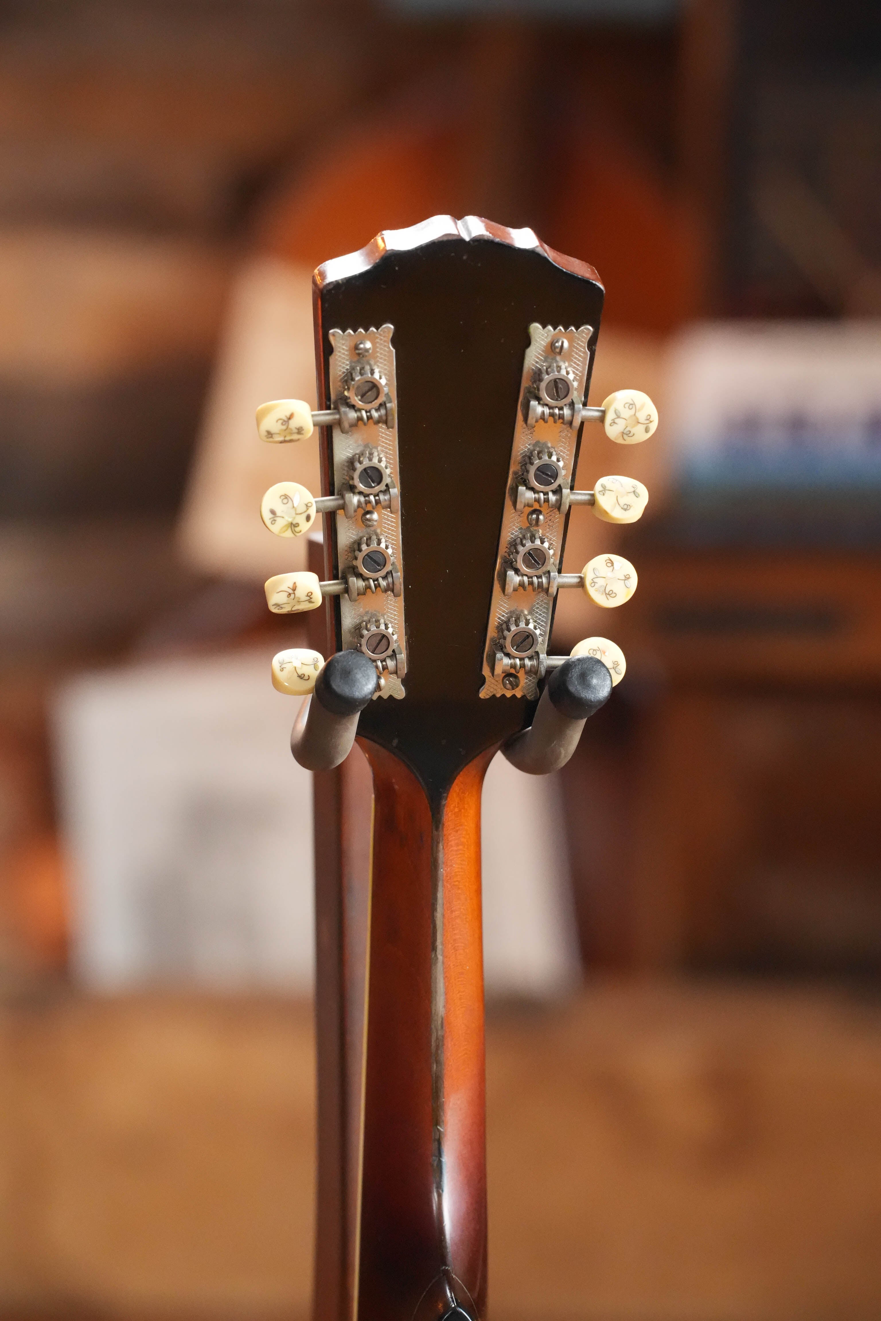(Used) 1917 Vintage Gibson A-4 Cherry Sunburst Oval-Hole Teardrop A-Style Mandolin #1550