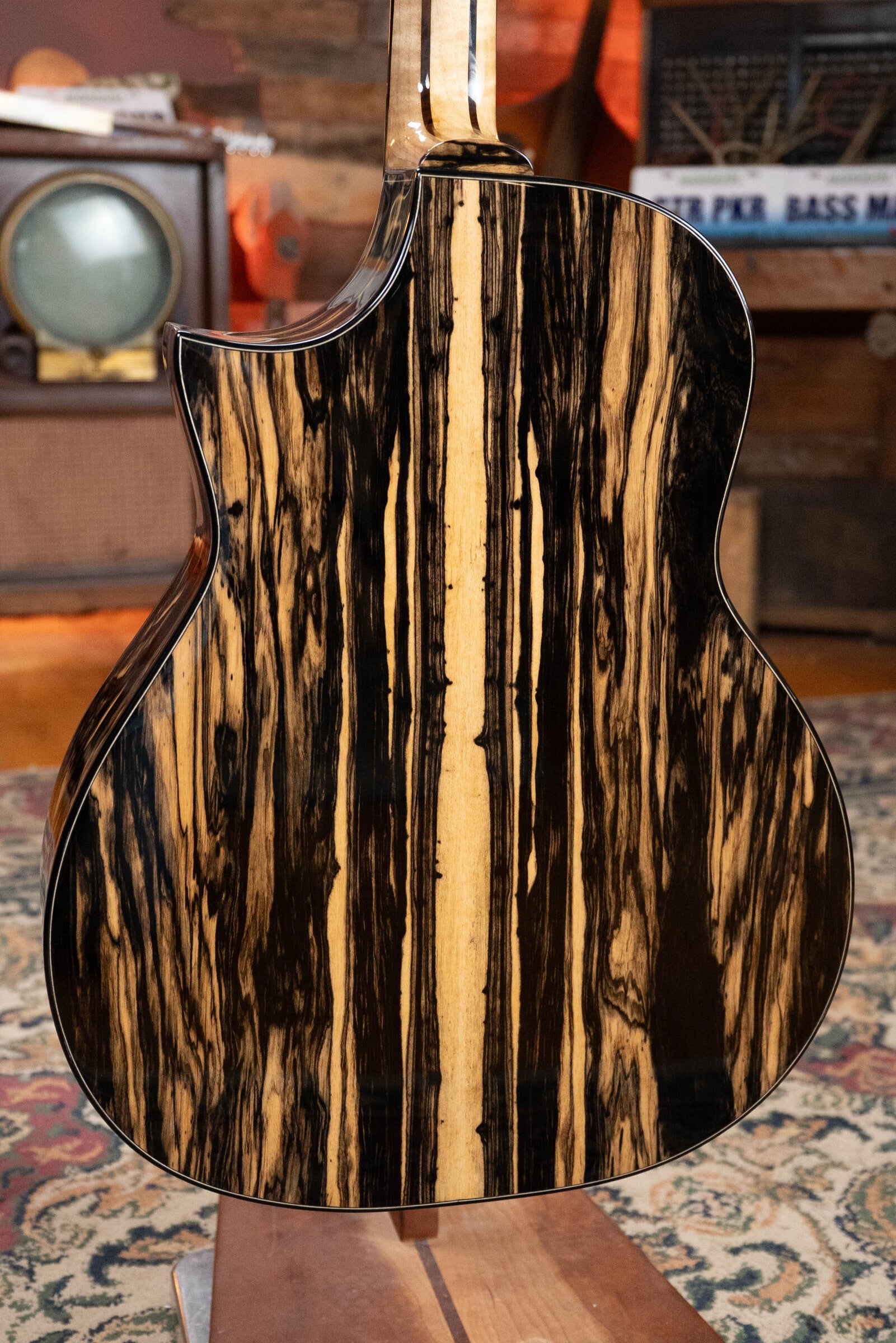 (Used) 2015 Kinnaird Red Lady Bear Claw Sitka/Black & White Ebony Slope Shoulder Venetian Cutaway Dreadnought Guitar w/K&K Pickup #0153