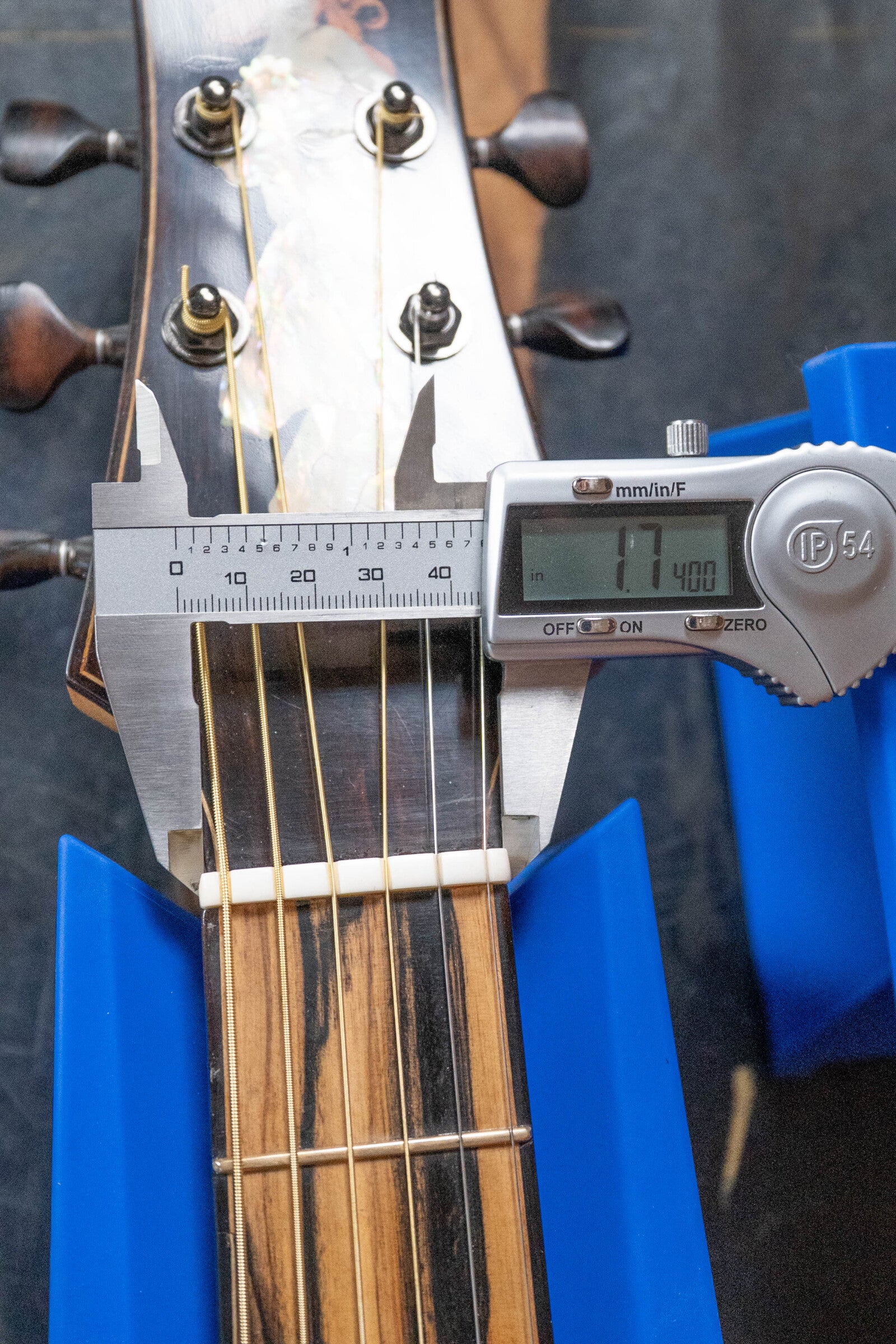 (Used) 2015 Kinnaird Red Lady Bear Claw Sitka/Black & White Ebony Slope Shoulder Venetian Cutaway Dreadnought Guitar w/K&K Pickup #0153