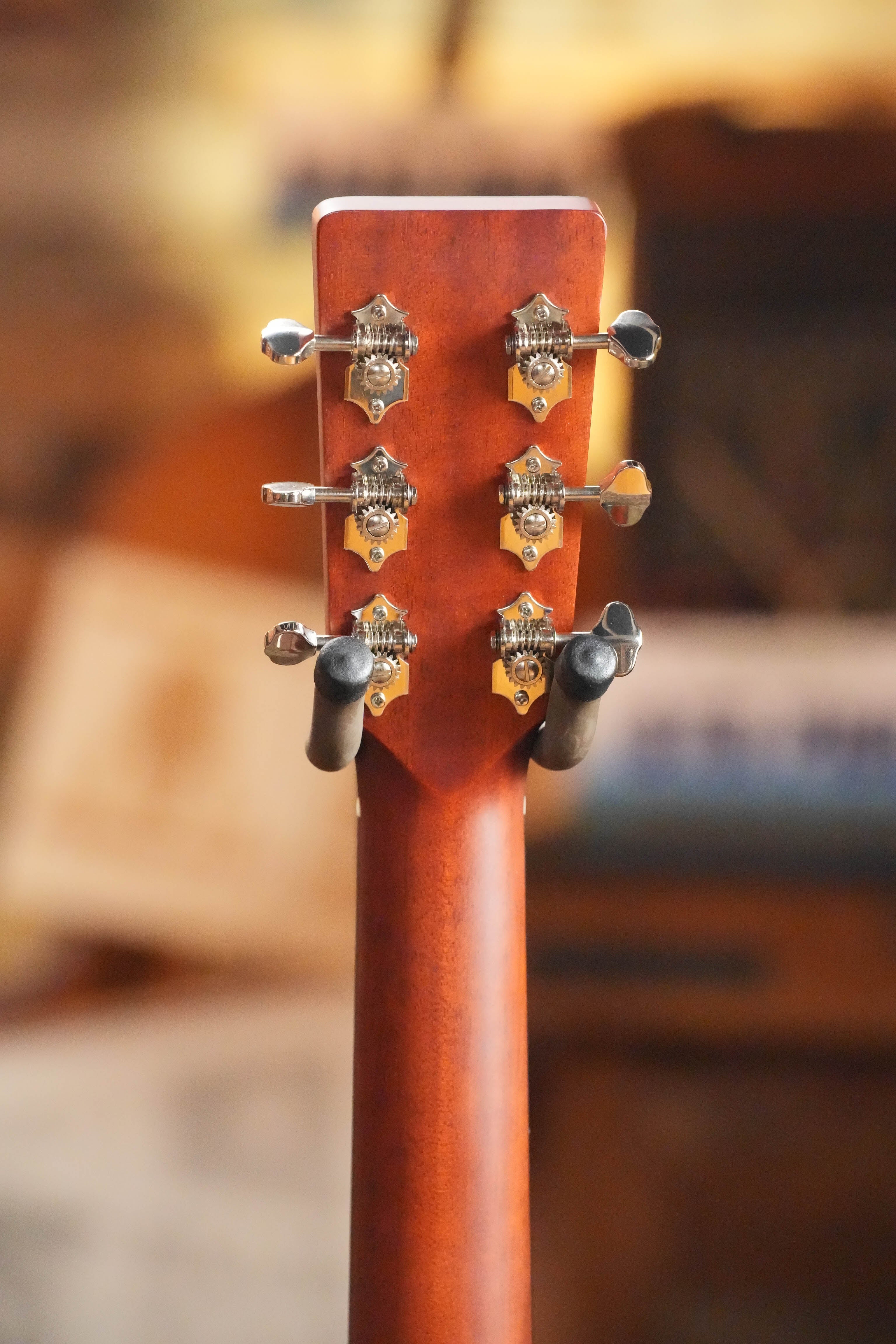 (Used) 2021 Eastman E2OM-DLX-SB Cedar/Sapele Sunburst Orchestra Model Guitar w/Fishman Sonitone #4170