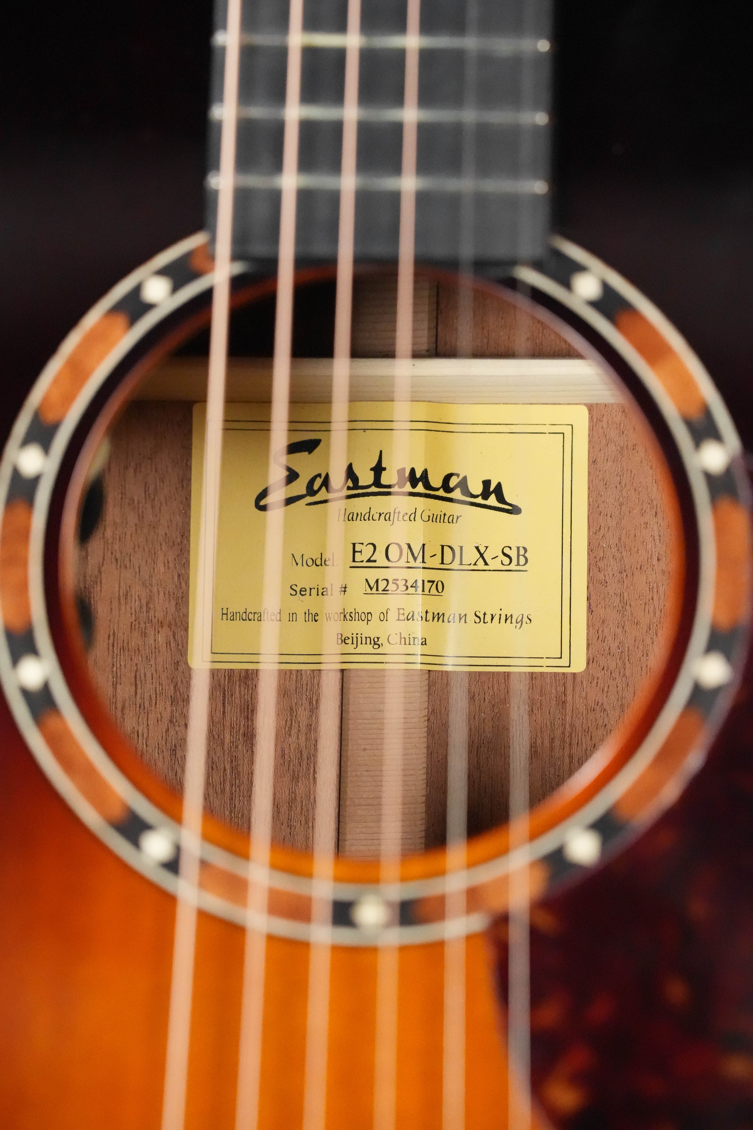 (Used) 2021 Eastman E2OM-DLX-SB Cedar/Sapele Sunburst Orchestra Model Guitar w/Fishman Sonitone #4170