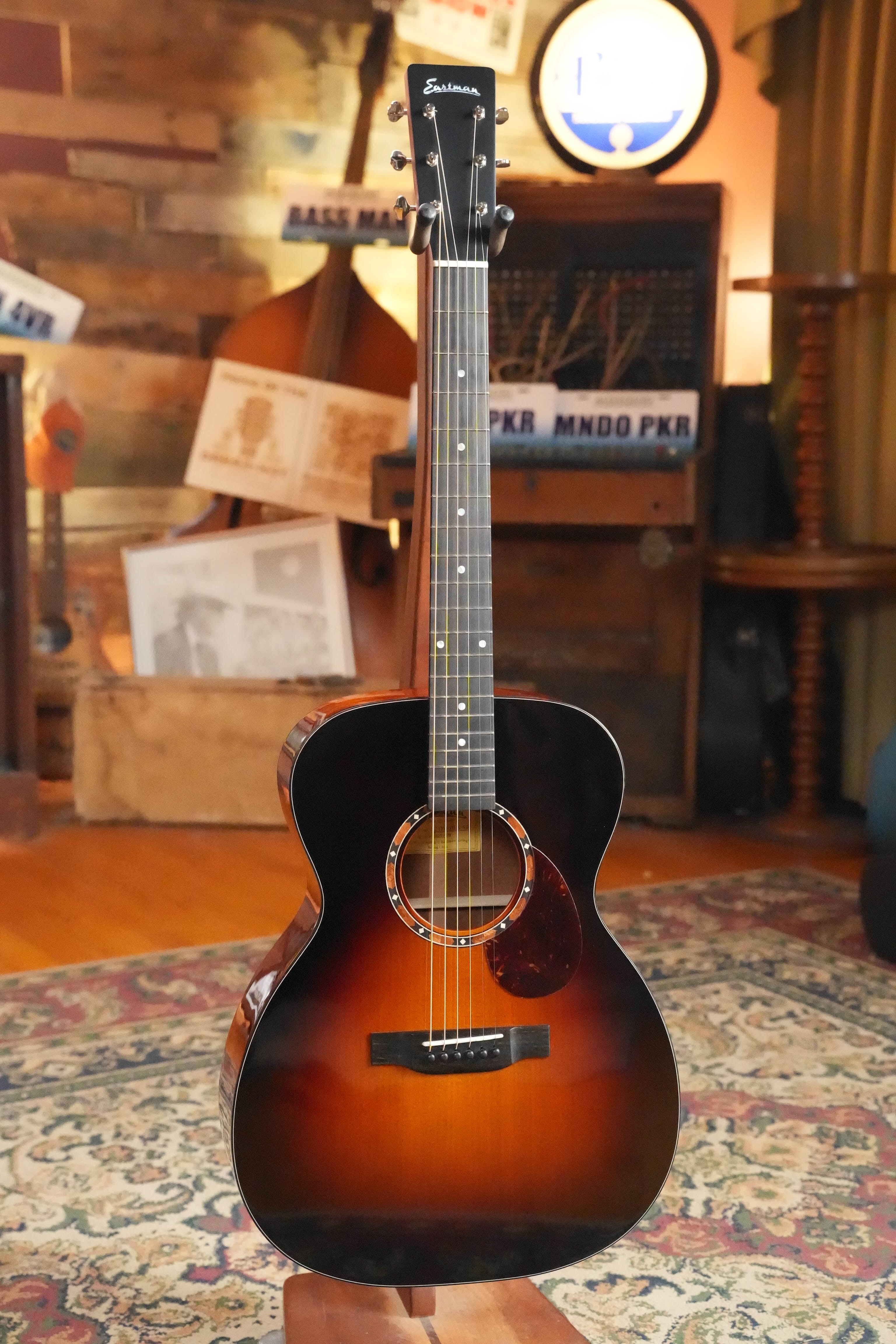 (Used) 2021 Eastman E2OM-DLX-SB Cedar/Sapele Sunburst Orchestra Model Guitar w/Fishman Sonitone #4170
