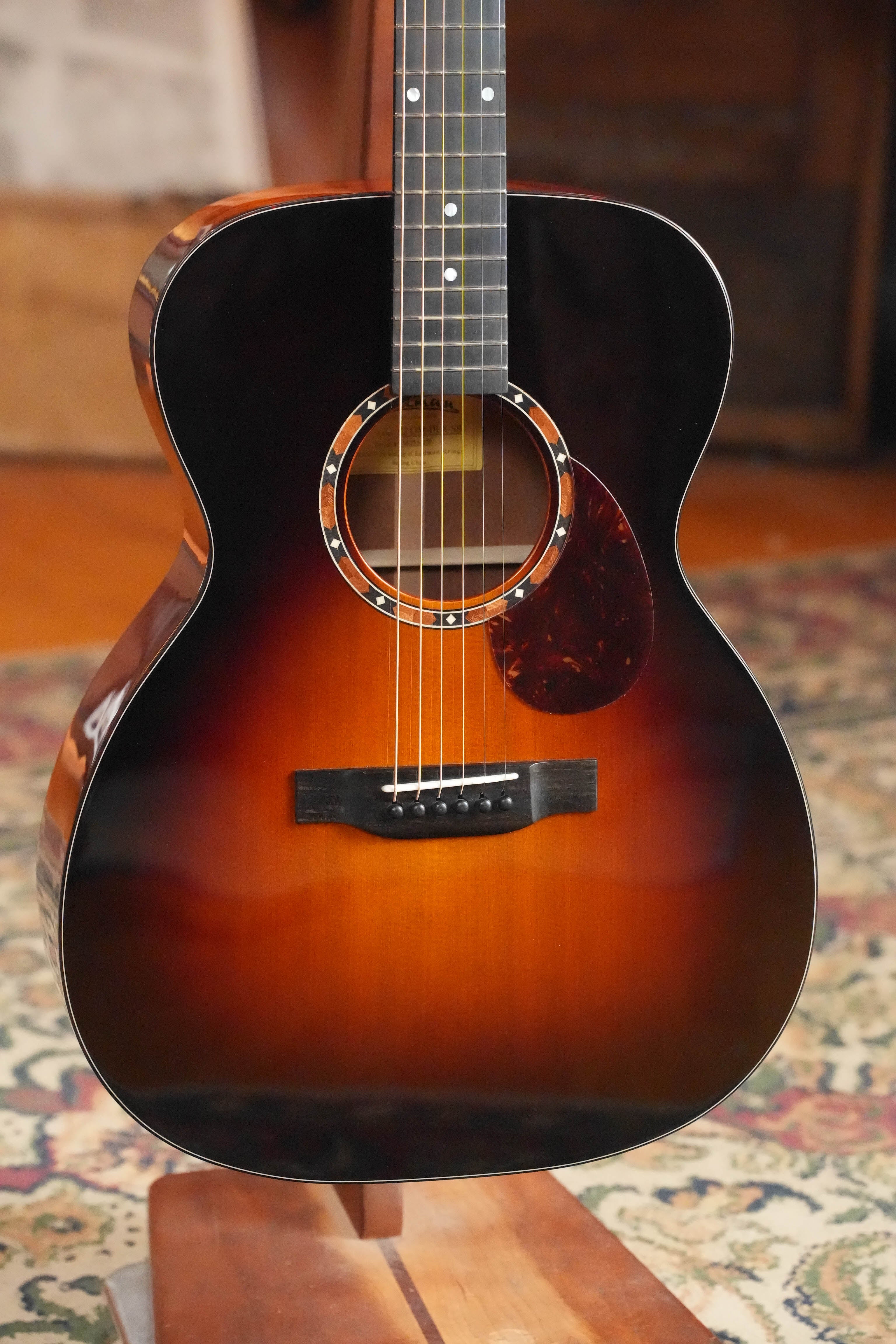 (Used) 2021 Eastman E2OM-DLX-SB Cedar/Sapele Sunburst Orchestra Model Guitar w/Fishman Sonitone #4170
