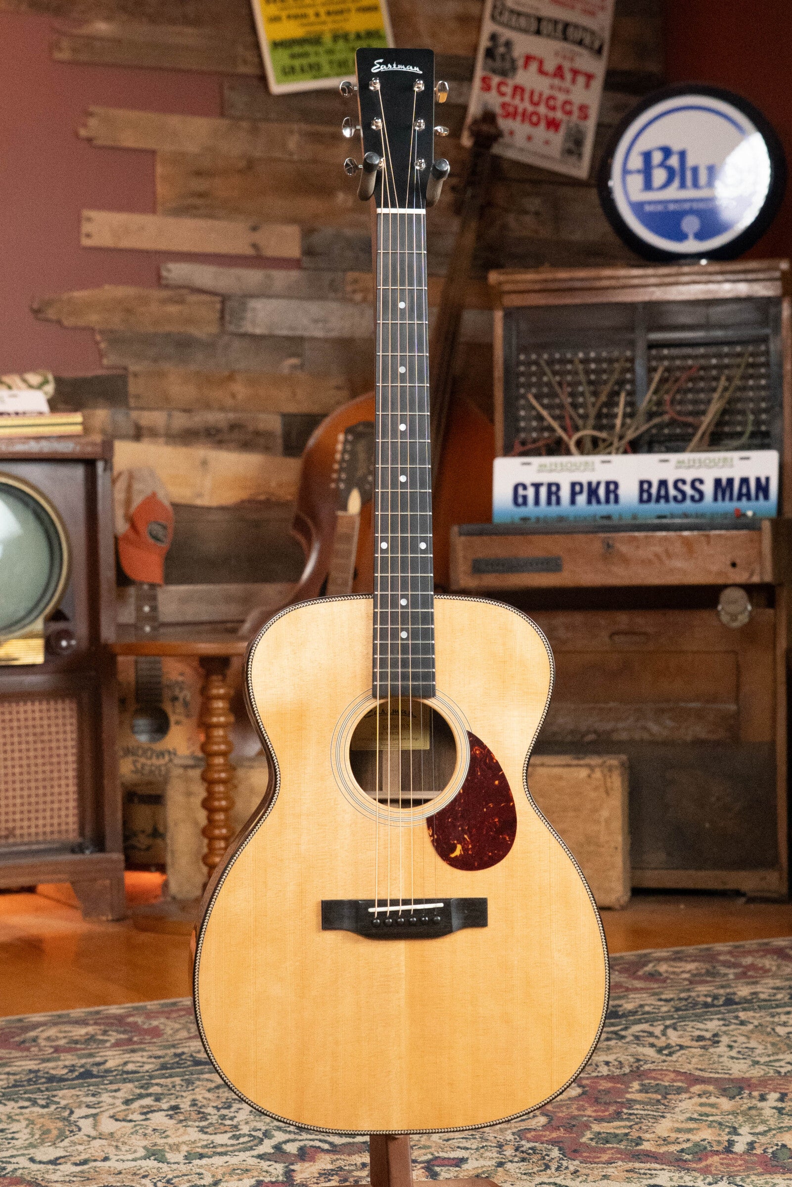 (Used) 2022 Eastman E3OM-DLX Sitka/Ovangkol Acoustic Guitar w/ Fishman Pickup #7504