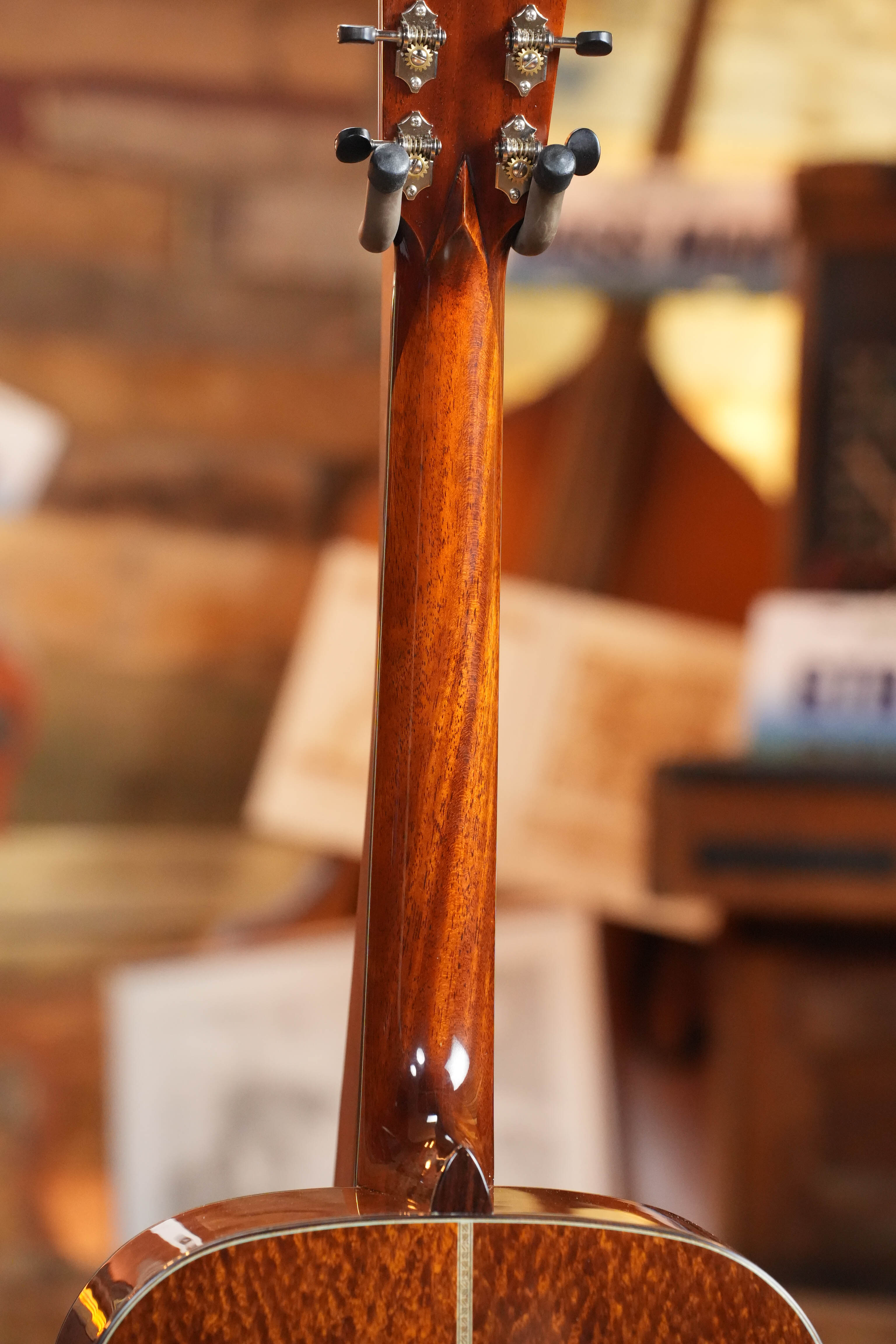 (Used) Eastman L-OM-QS Luthier Series Cutaway European Spruce/Quilted Sapele Orchestra Model Acoustic Guitar #4020