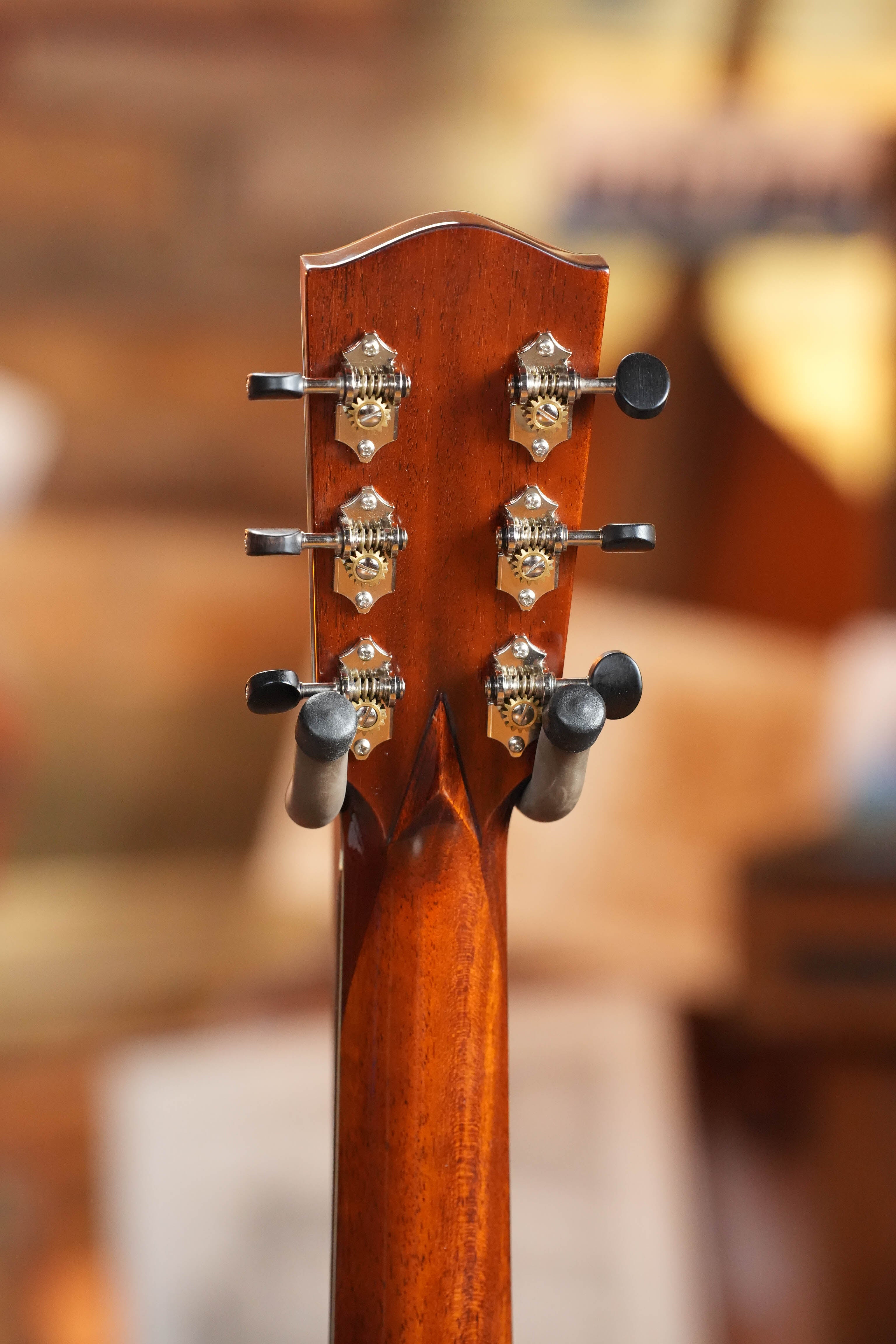 (Used) Eastman L-OM-QS Luthier Series Cutaway European Spruce/Quilted Sapele Orchestra Model Acoustic Guitar #4020