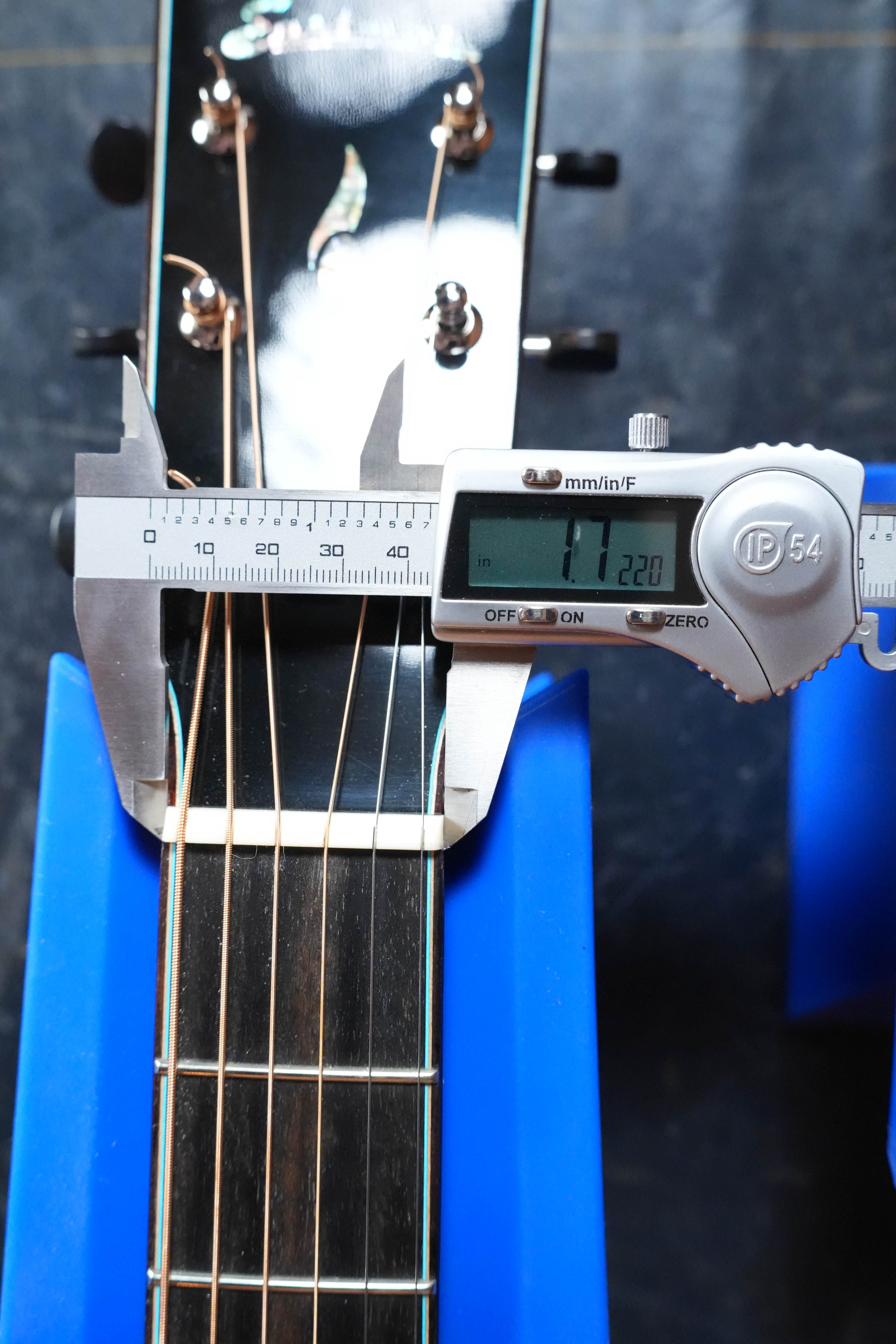 (Used) Eastman L-OM-QS Luthier Series Cutaway European Spruce/Quilted Sapele Orchestra Model Acoustic Guitar #4020